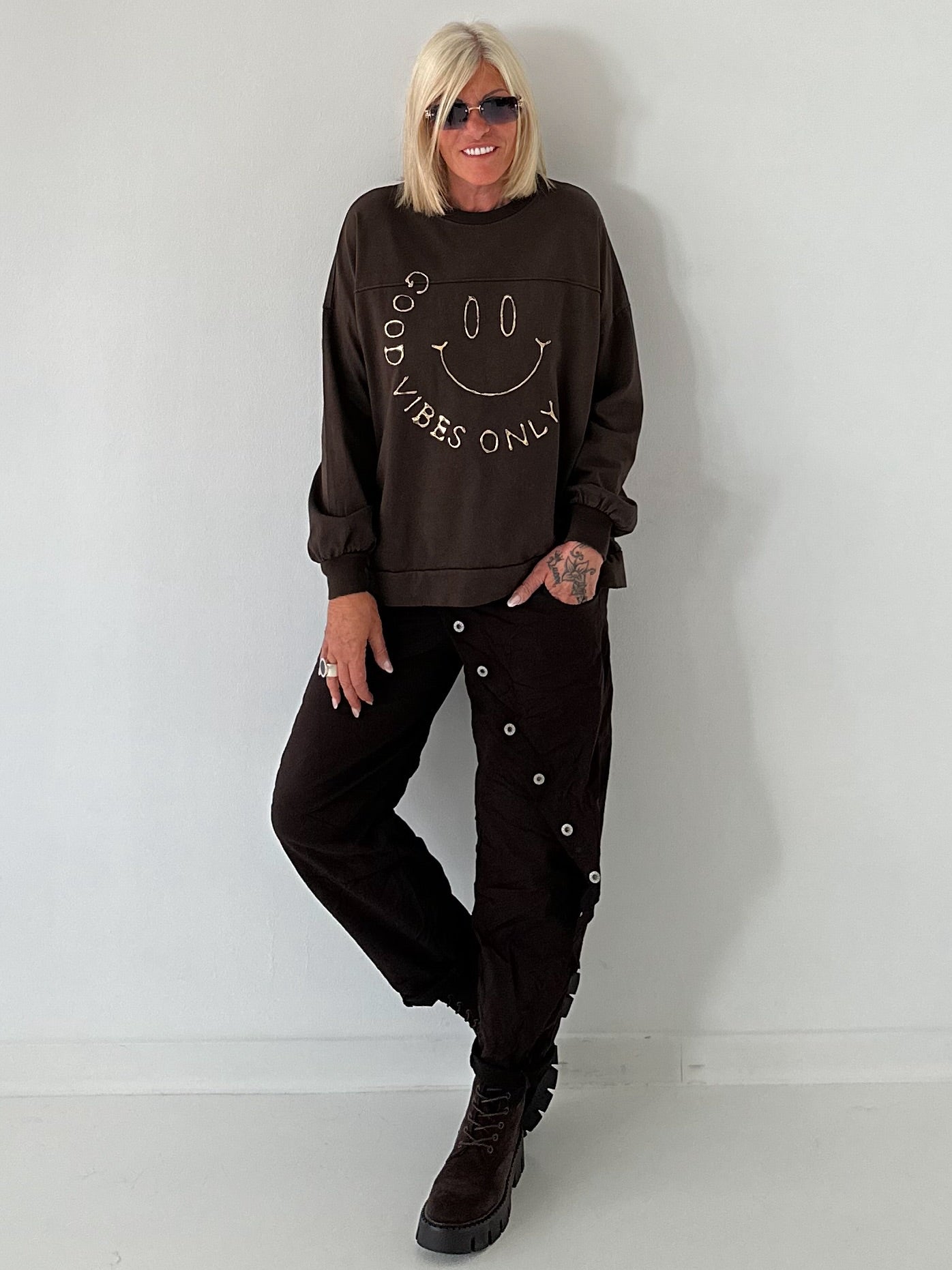 Sweater Good vibes only - mokka