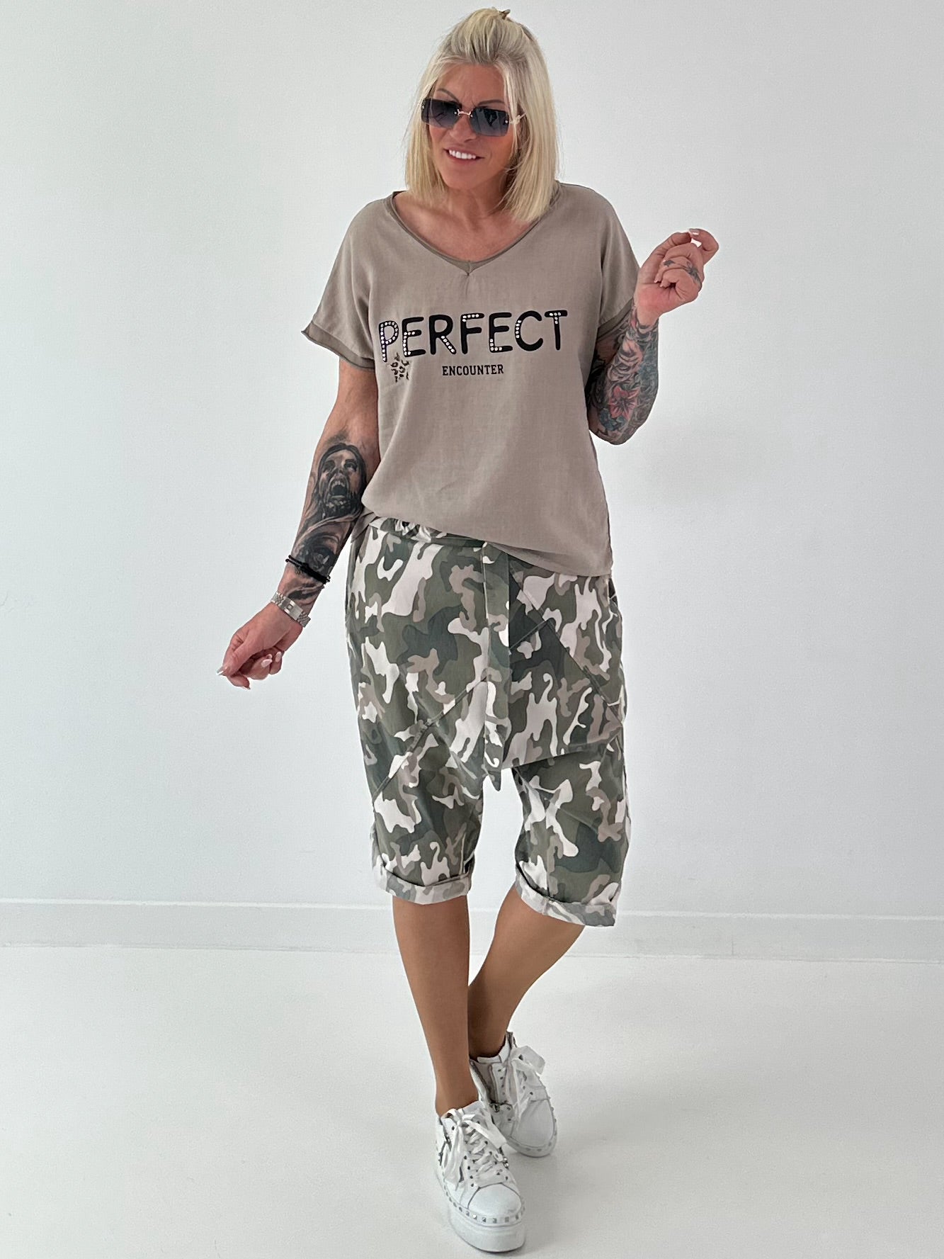 T-Shirt in edlem Materialmix - taupe