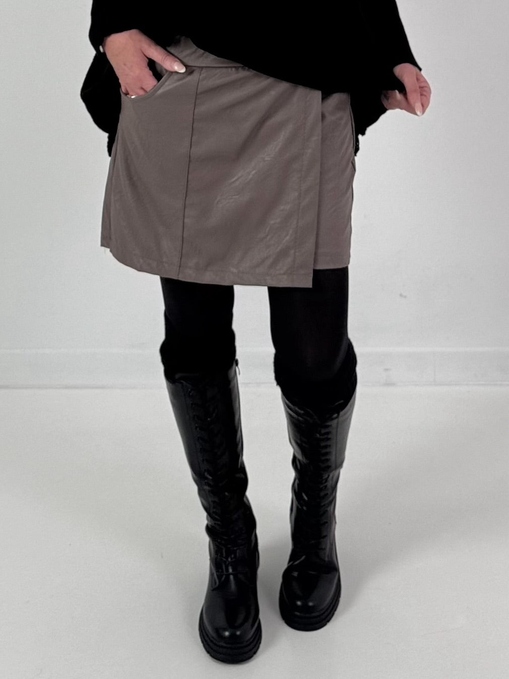 Skirt shorts in leather look model "Smooth Edge" - taupe
