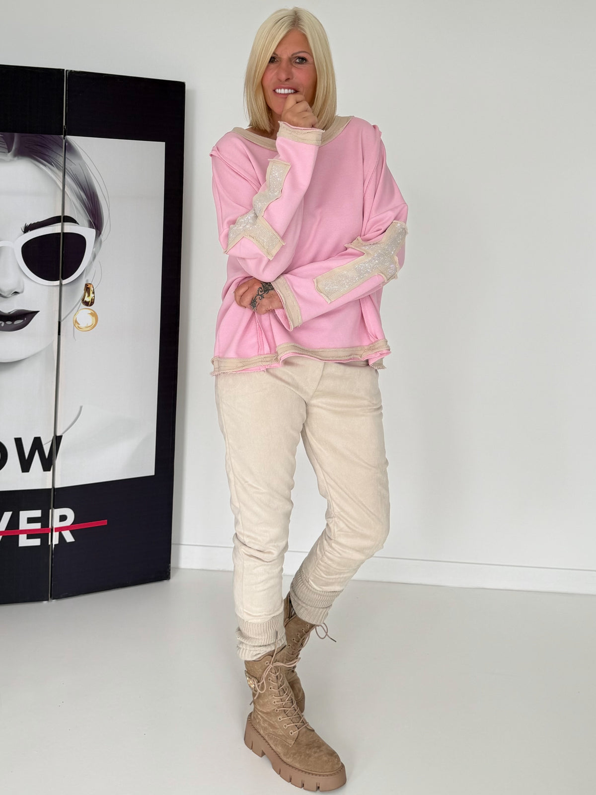 Oversized Sweater mit Strasskreuz - rosa-beige