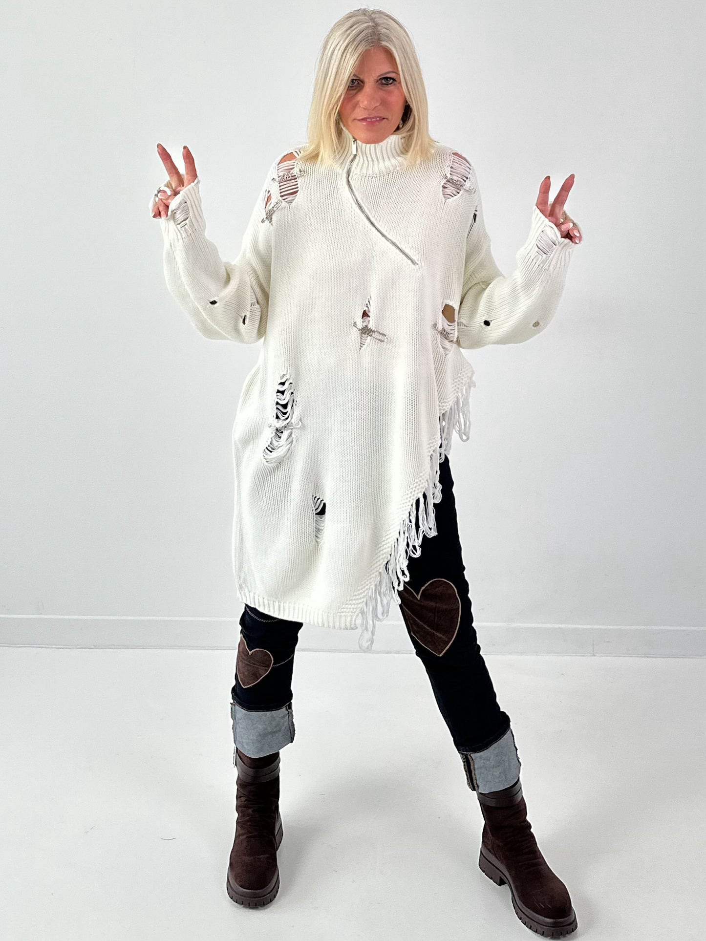 Destroyed sweater model "Broken Line" - ecru