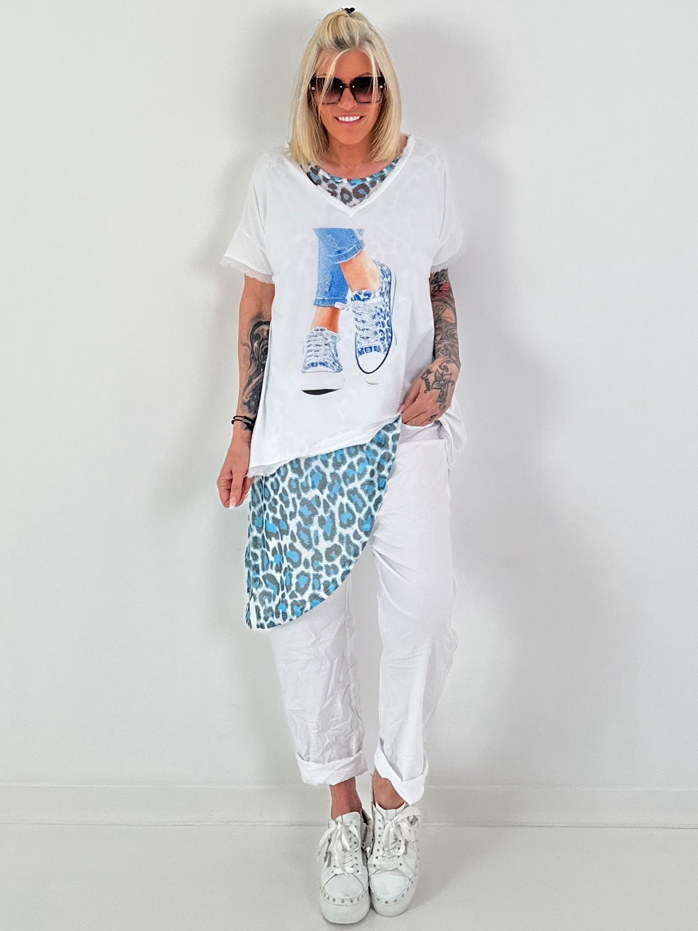 T-shirt with shoe print and glitter details - white-light blue
