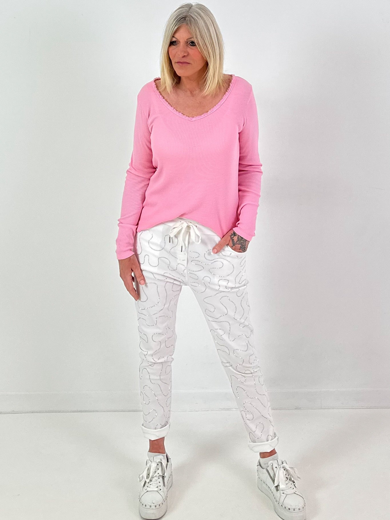 Ripp-Shirt Modell "Sweet Fringe Vibes" - rosa