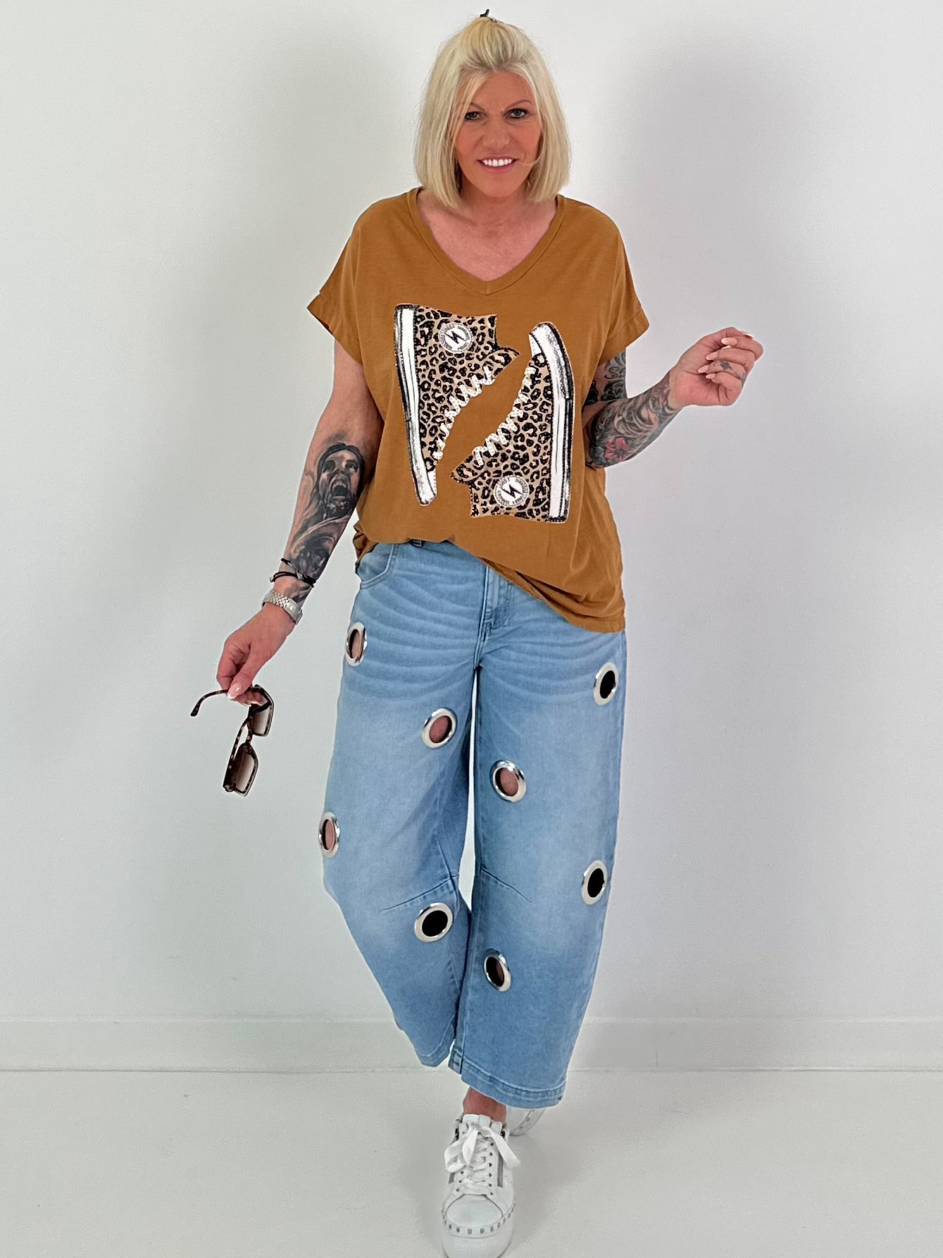 T-shirt with leopard shoe print - camel