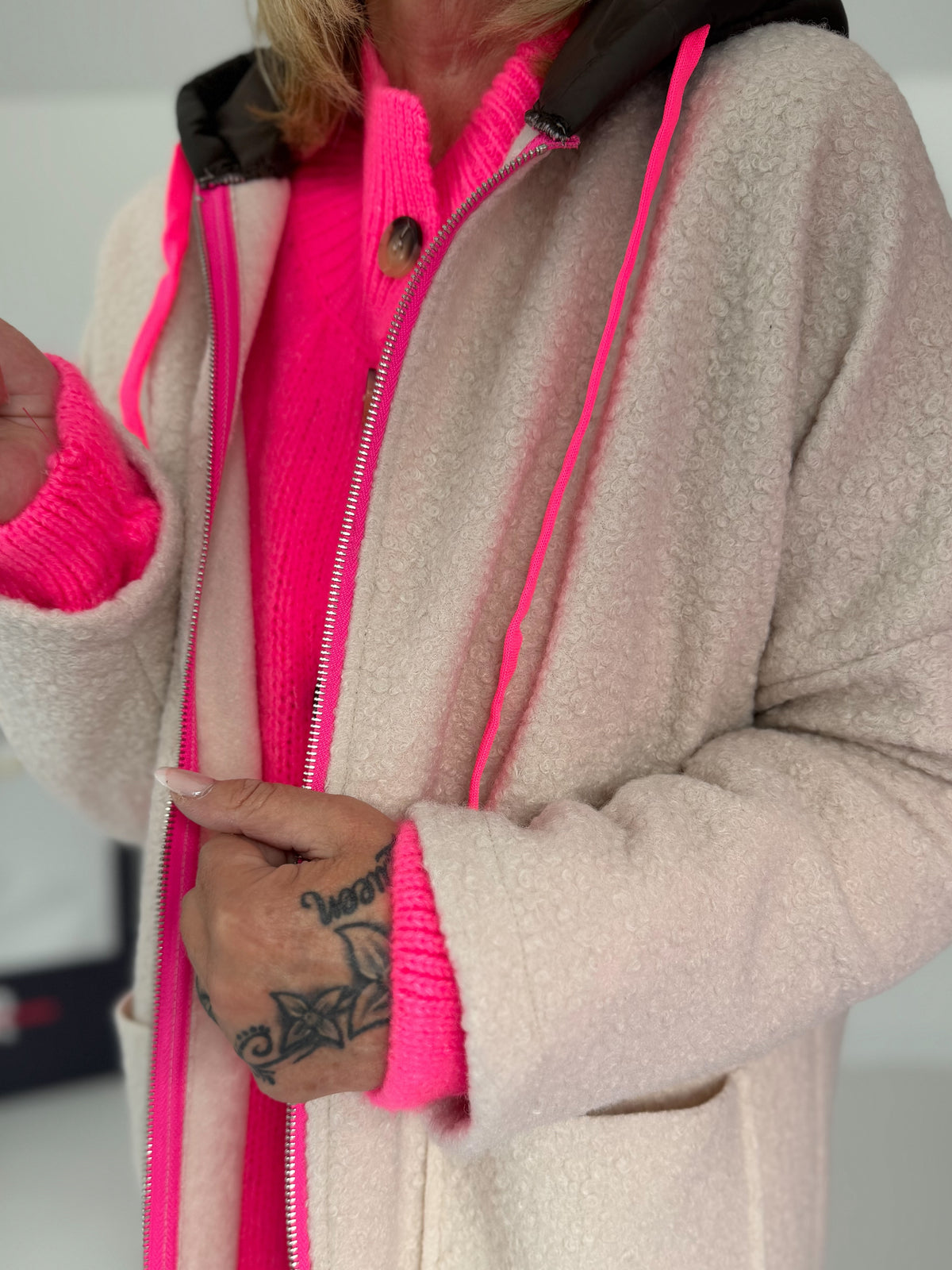 Teddy curl coat with neon accents - beige