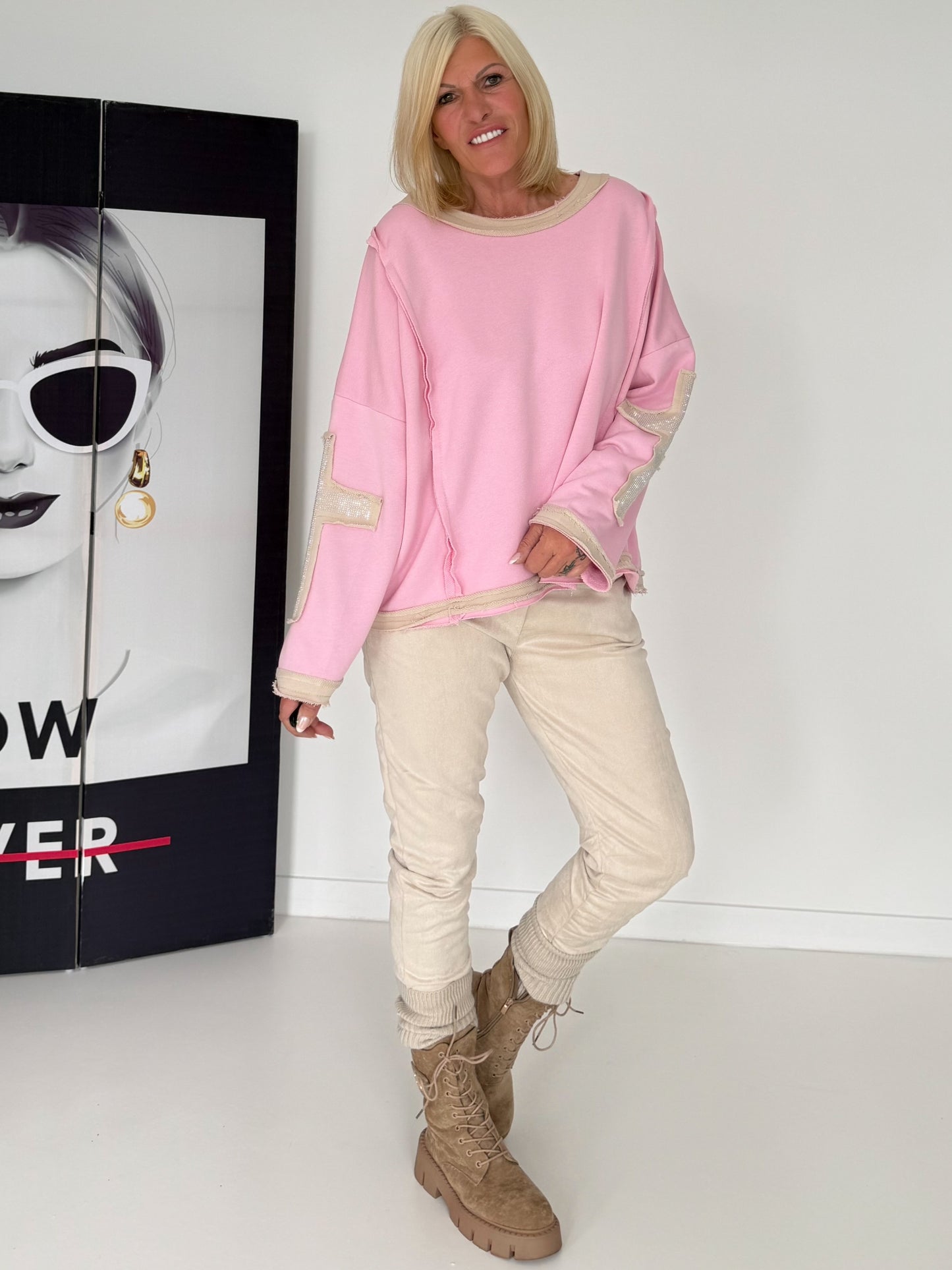 Oversized Sweater mit Strasskreuz - rosa-beige