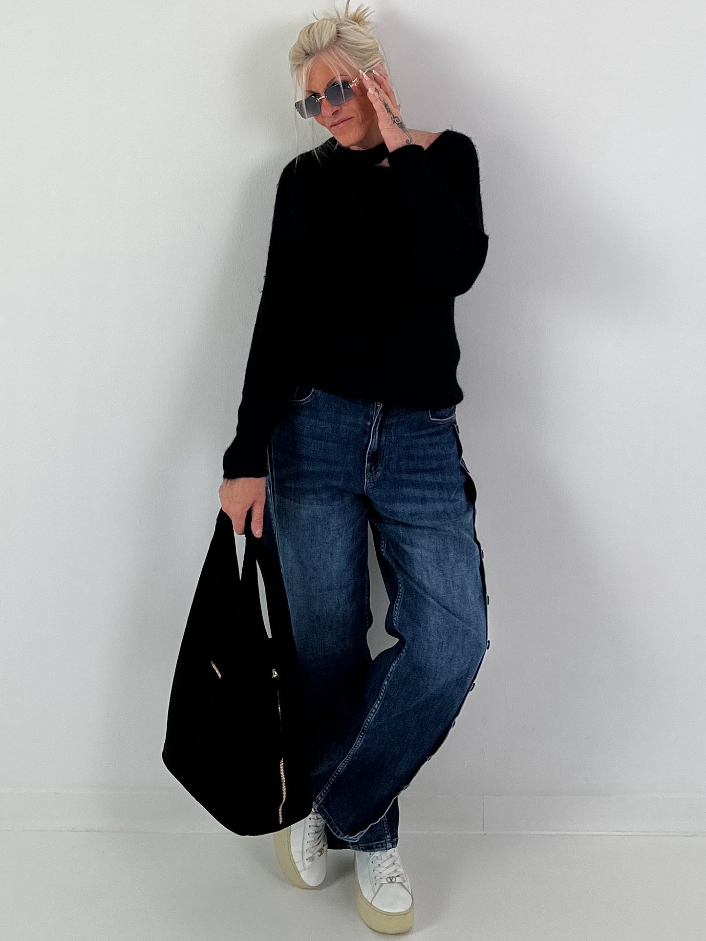 Knitted jumper with cut-out - black