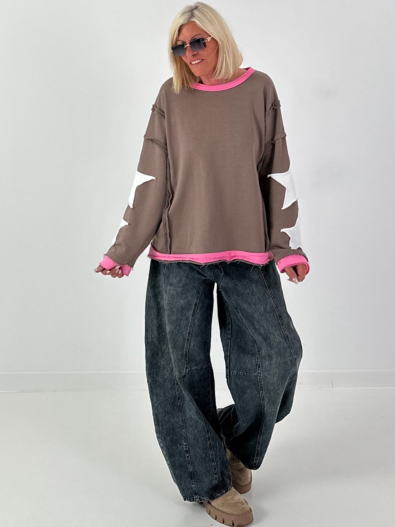 Sweatshirt with trendy star elements - taupe