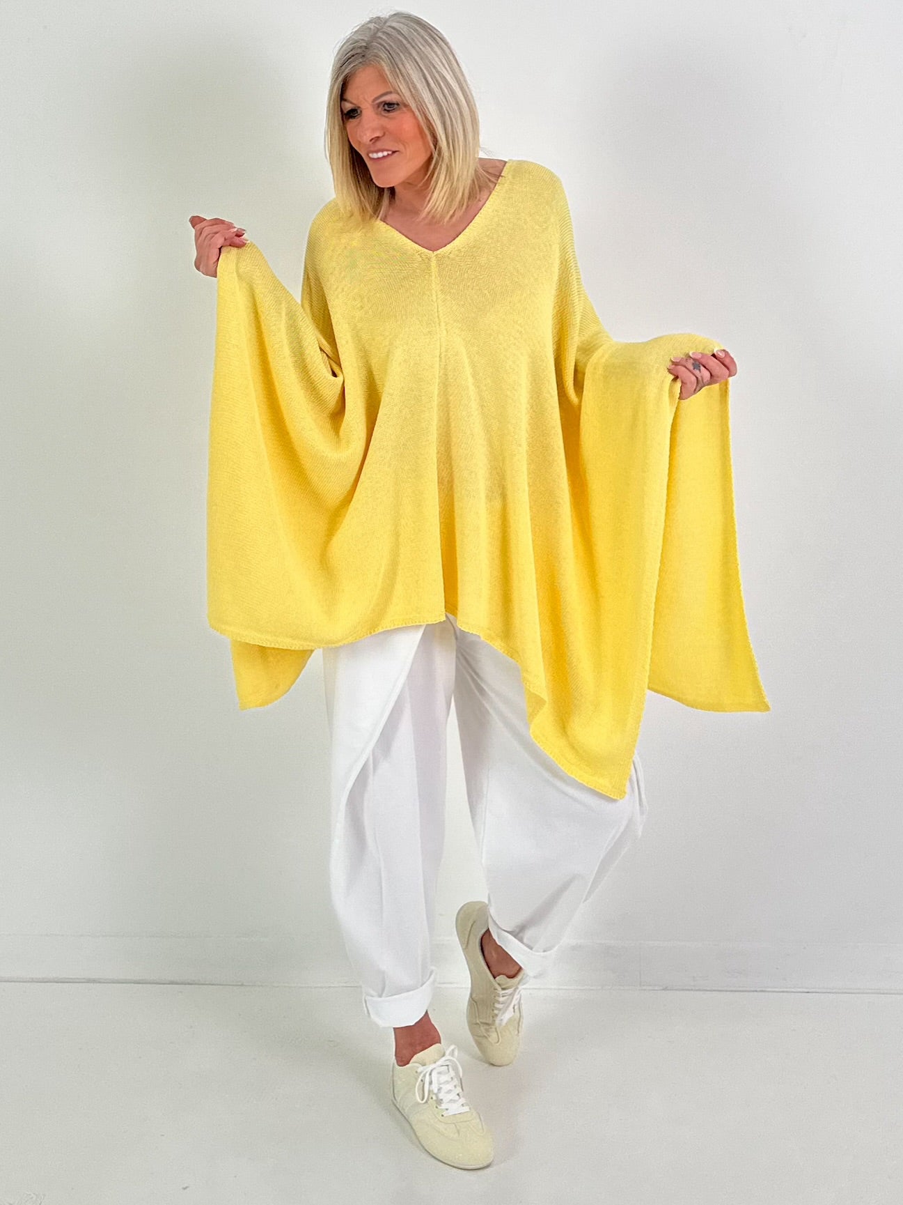 Oversized Sommerstrick Poncho - gelb