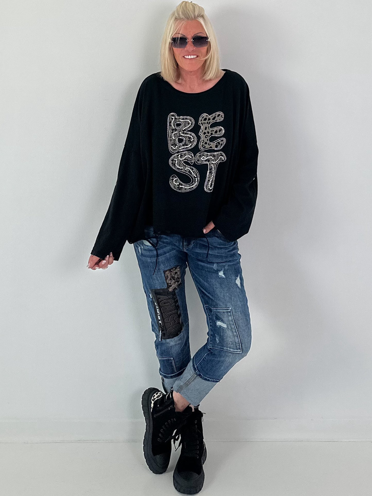 Destroyed Jeans mit aufwendigen Details - denim