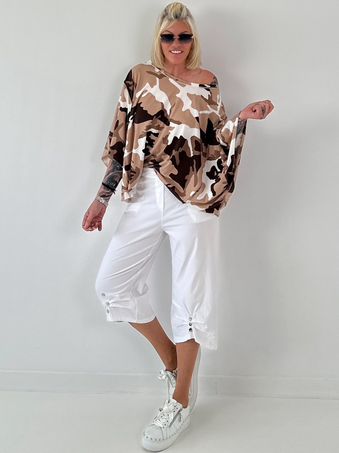 Sweatshirt model "Lace Whisper" - beige