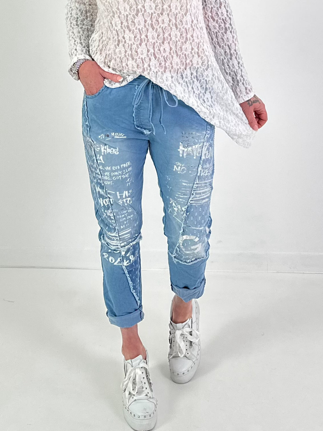 Jeans met veel details - lichtblauw - gebruikt