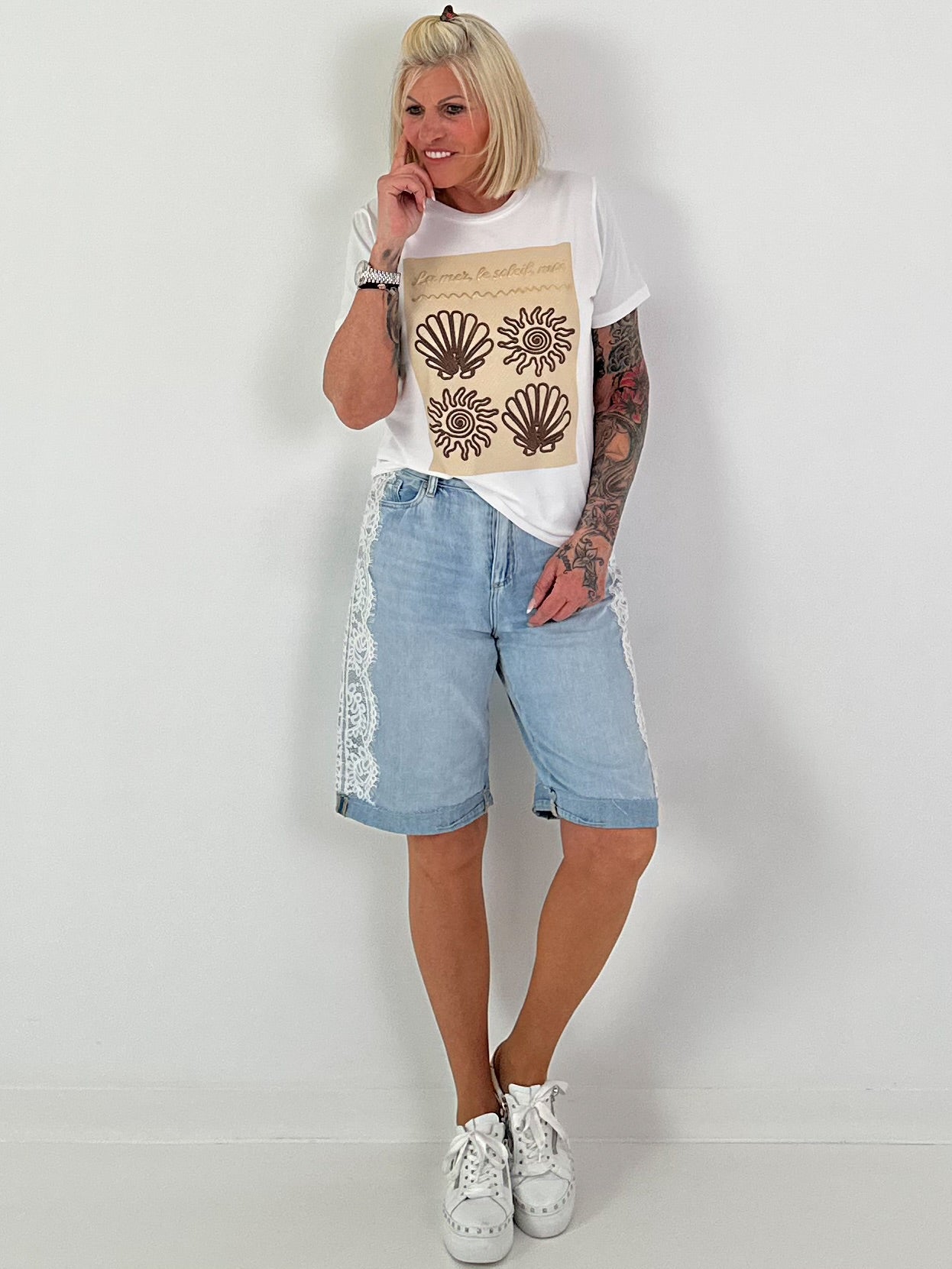T-Shirt with Shell & Sun Print - white