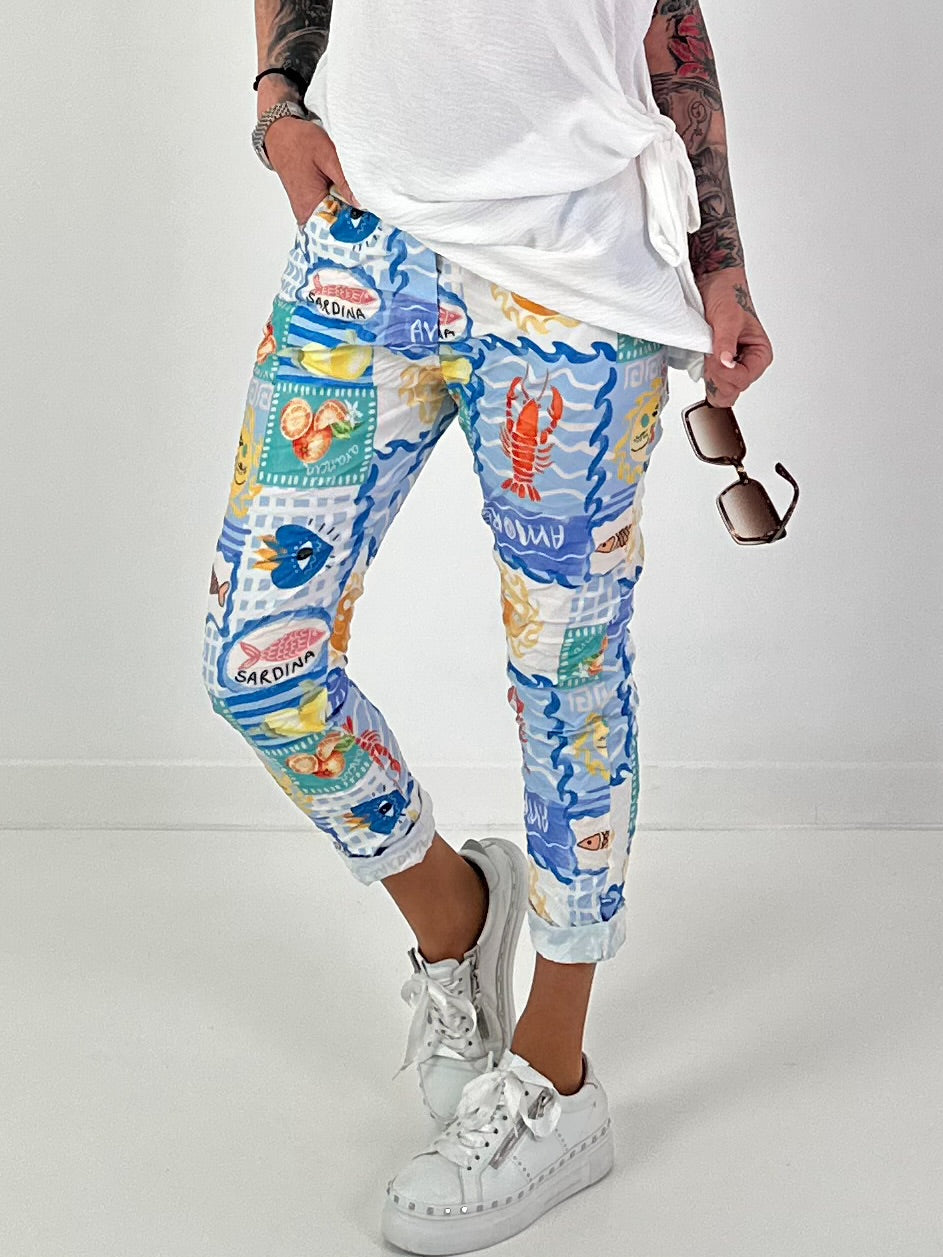 Hose mit All-Over Print-Mix - hellblau-mehrfarbig