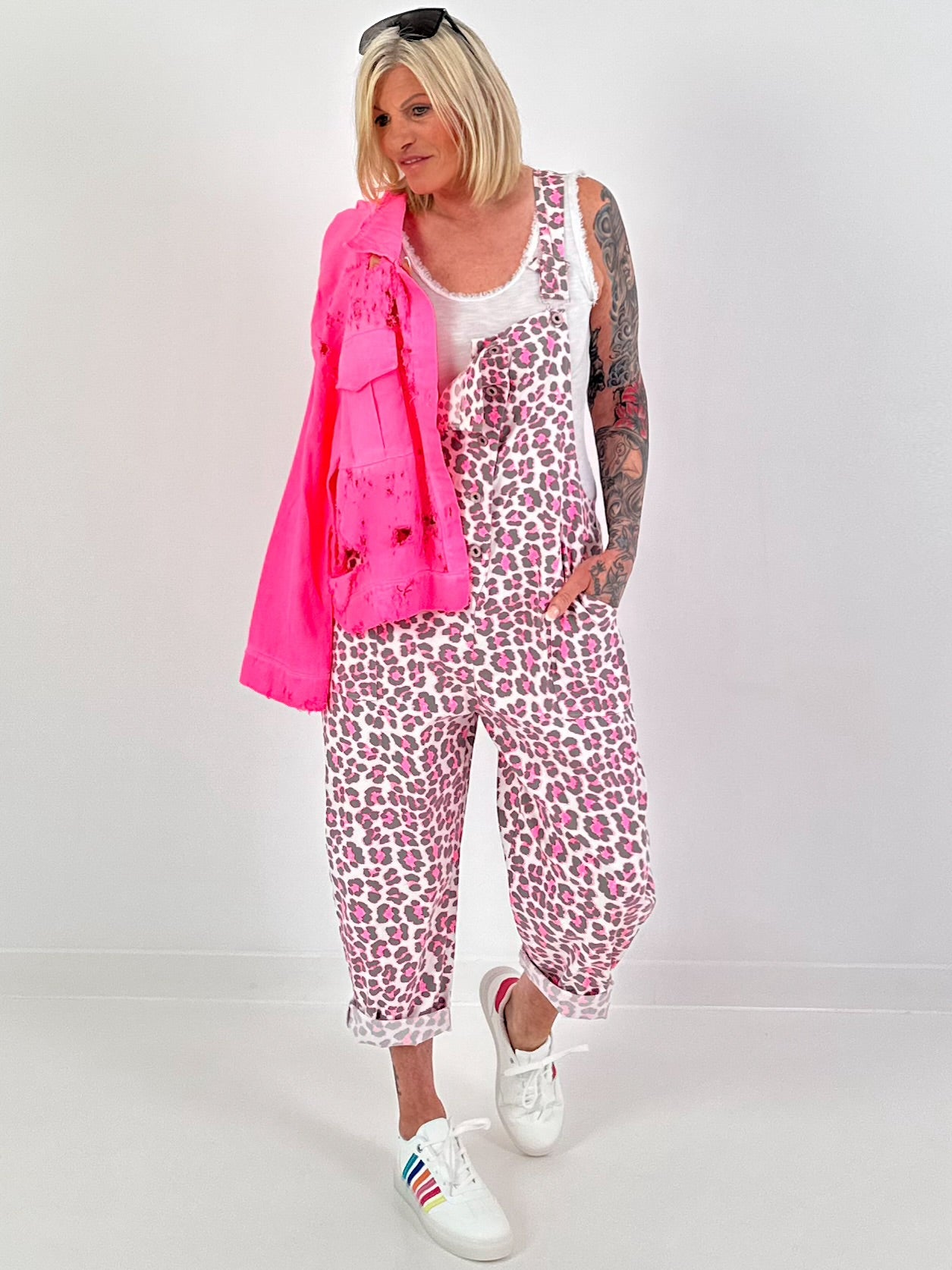 Latzhose Leo - neonpink-beige