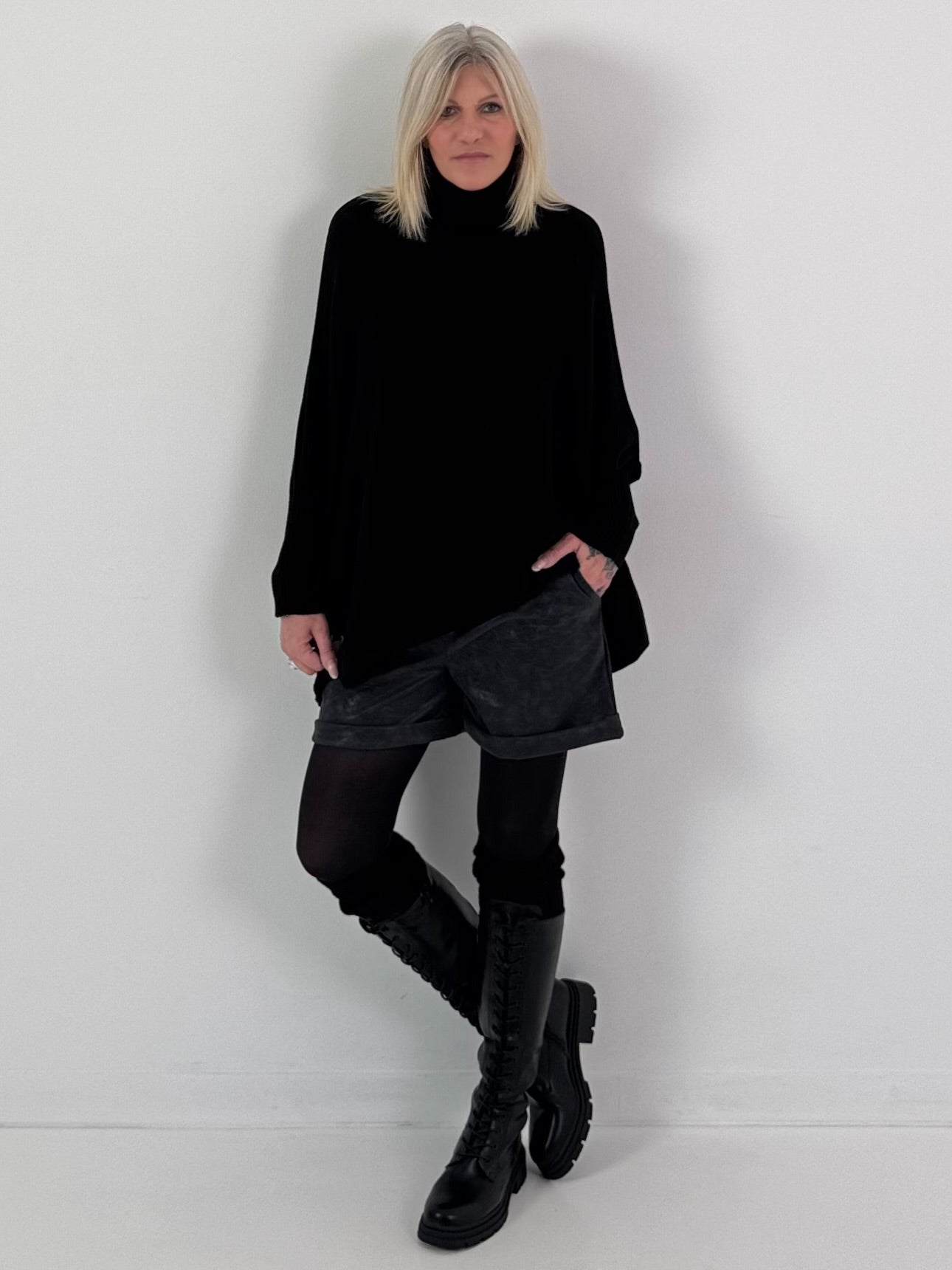 Leather-look shorts, model "Velvet Shine" - black