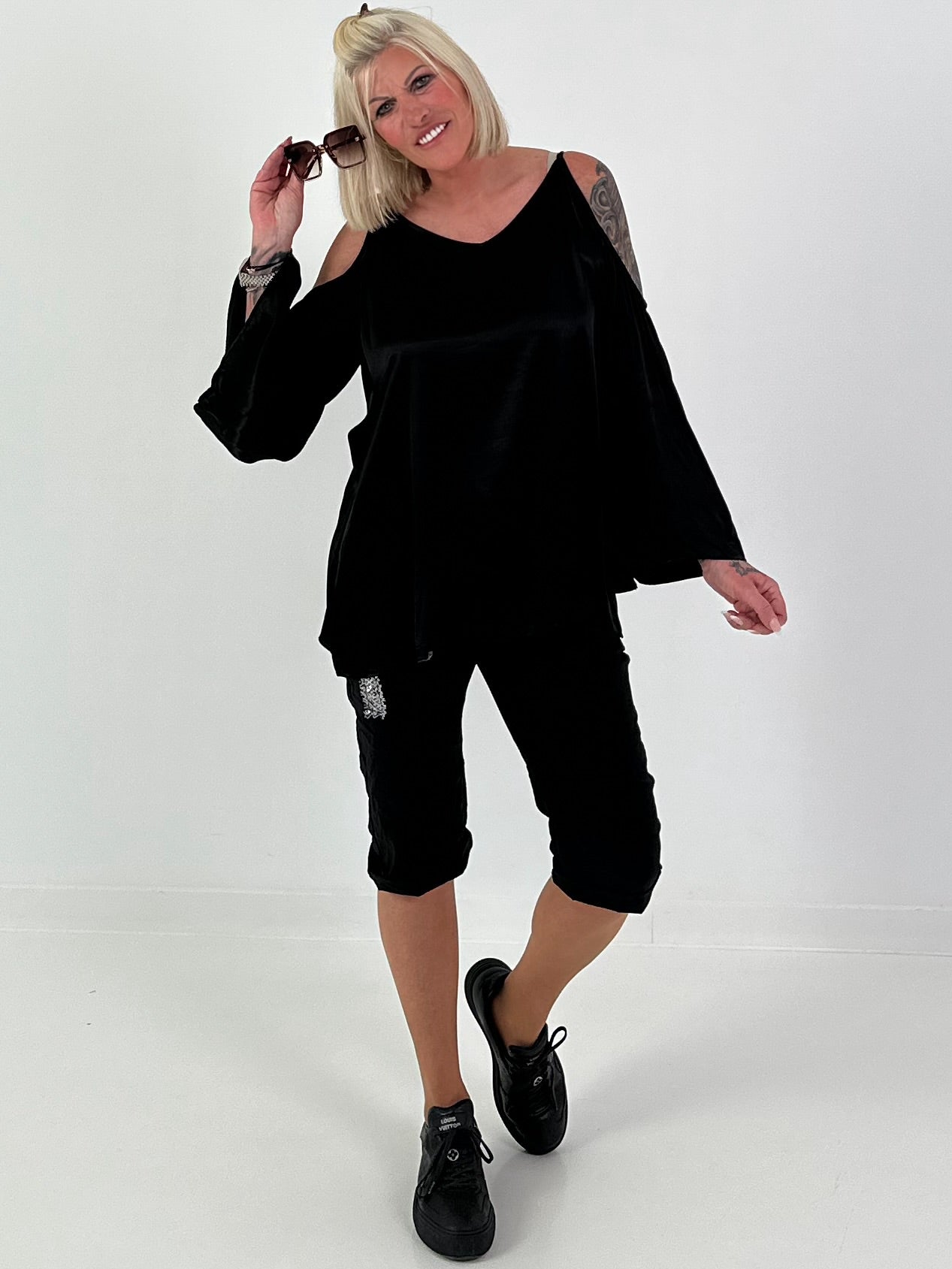 Shorts with patches - black