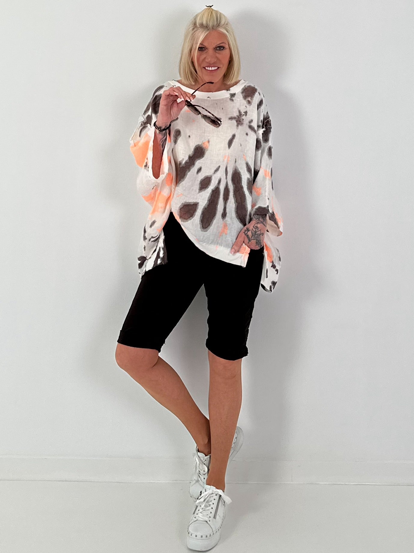 Oversized Batik Leinen Shirt - weiss-neonorange-dunkelbraun