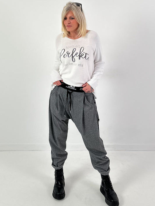 V-hals pullover model "Always Authentic" - wit