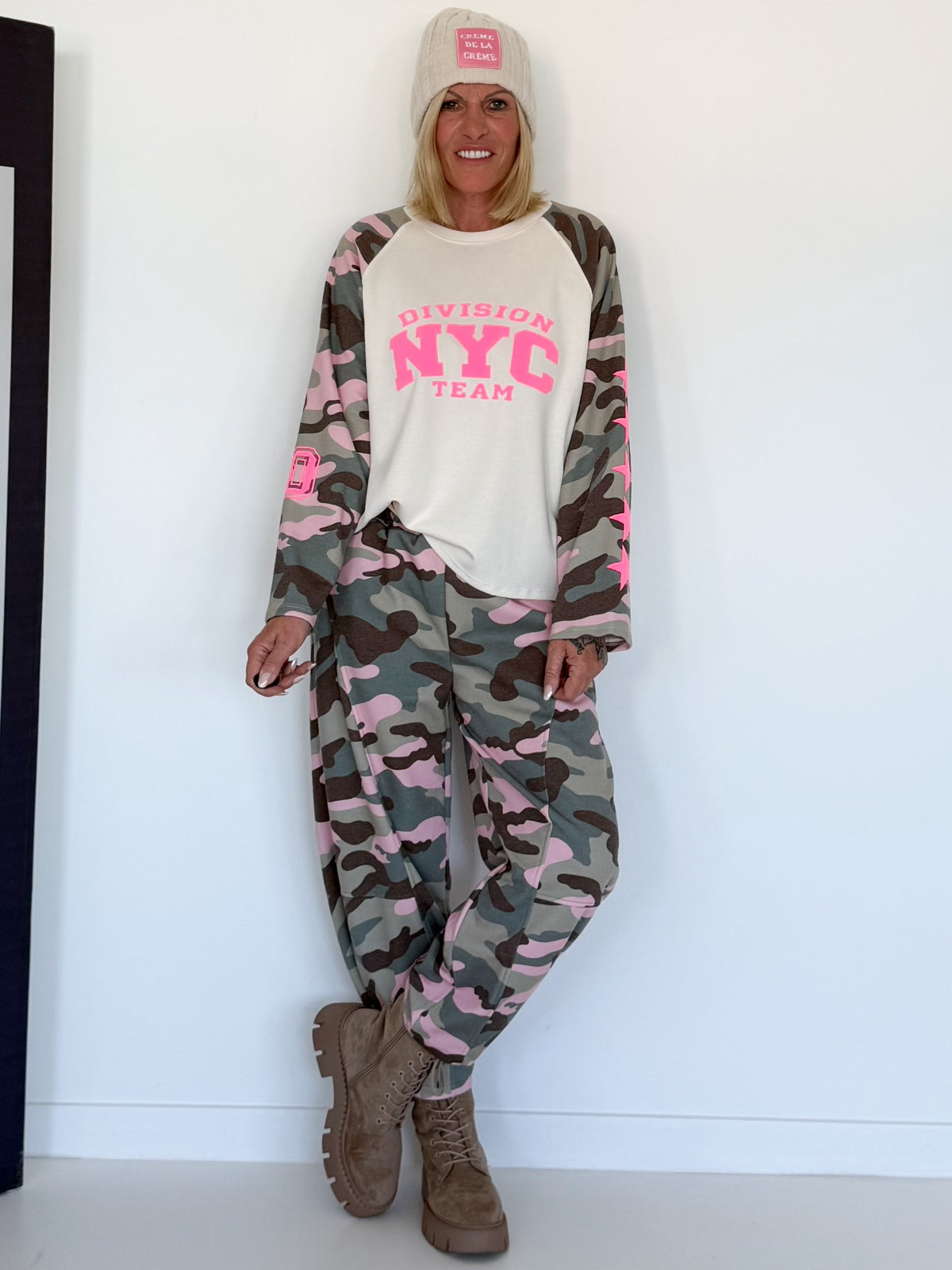 Sweater with camouflage sleeves and 3D print - beige-olive-multi-coloured