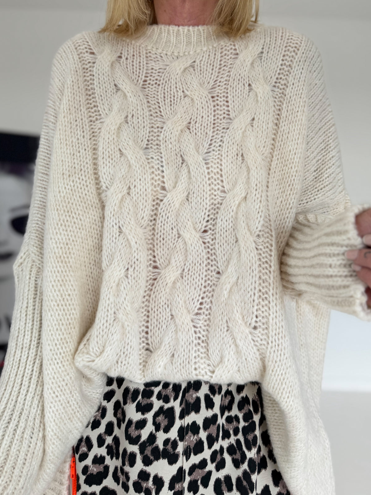 Pullover mit Stulpenärmeln und Zopfmuster - beige