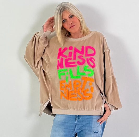 Oversized Nikki Seatshirt model "Kindness" - beige