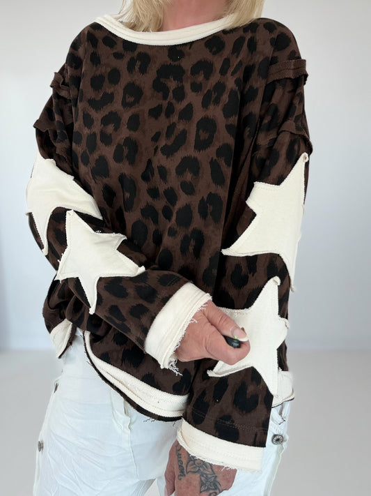 Sweatshirt mit All Over Leo-Print und trendigen Sternelementen - mokka