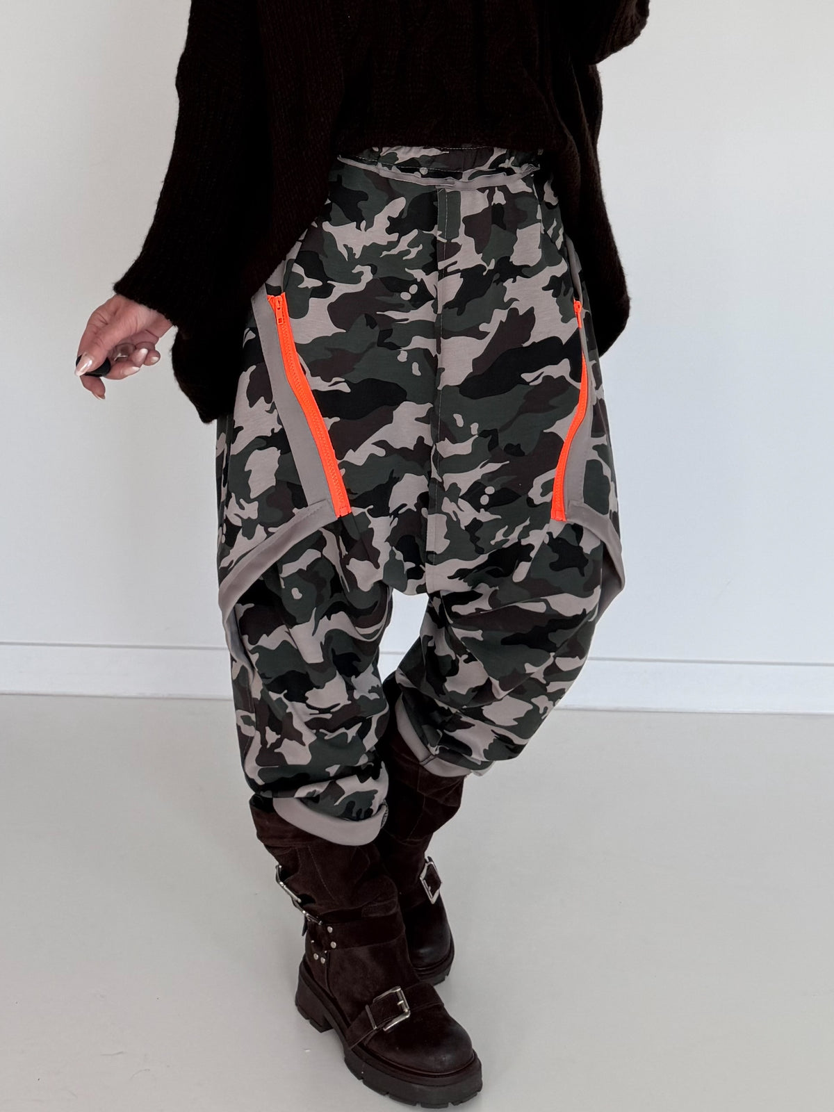 Harembroek met camouflageprint - olijf-taupe-meerkleurig