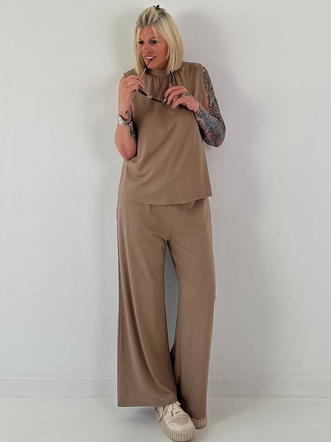Two-piece set with bow detail - taupe