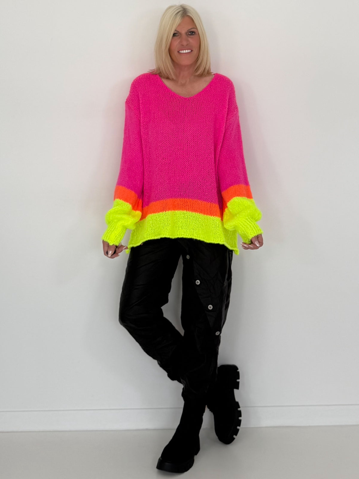 Pullover mit V-Ausschnitt - neonpink-mehrfarbig