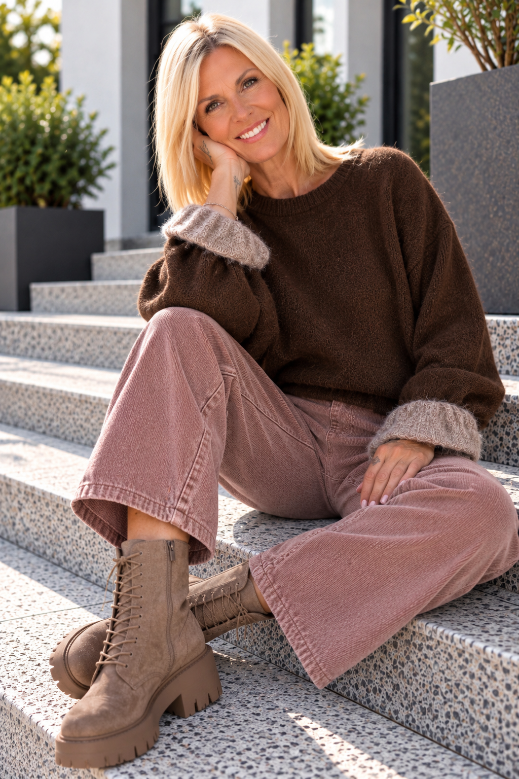 Sweater with ruffled cuffs - mocha taupe