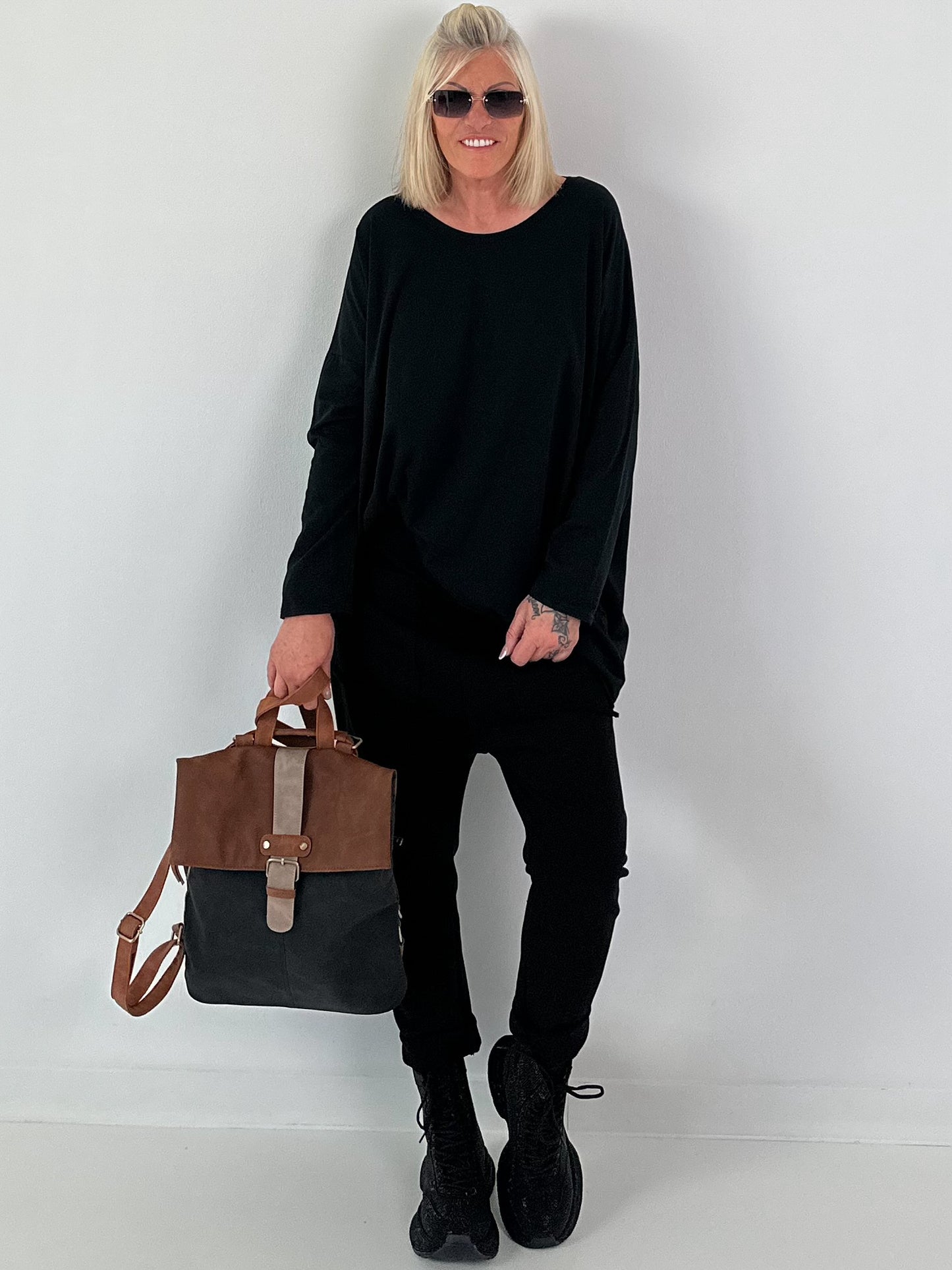 Backpack in vintage leather look - black