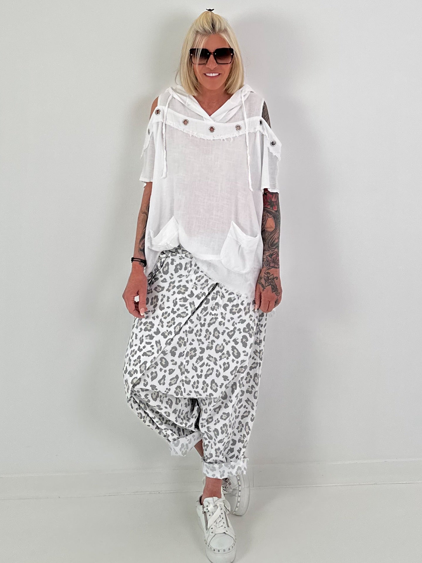 Leinen Shirt mit Ösen und Schulter Cut-Outs - weiss