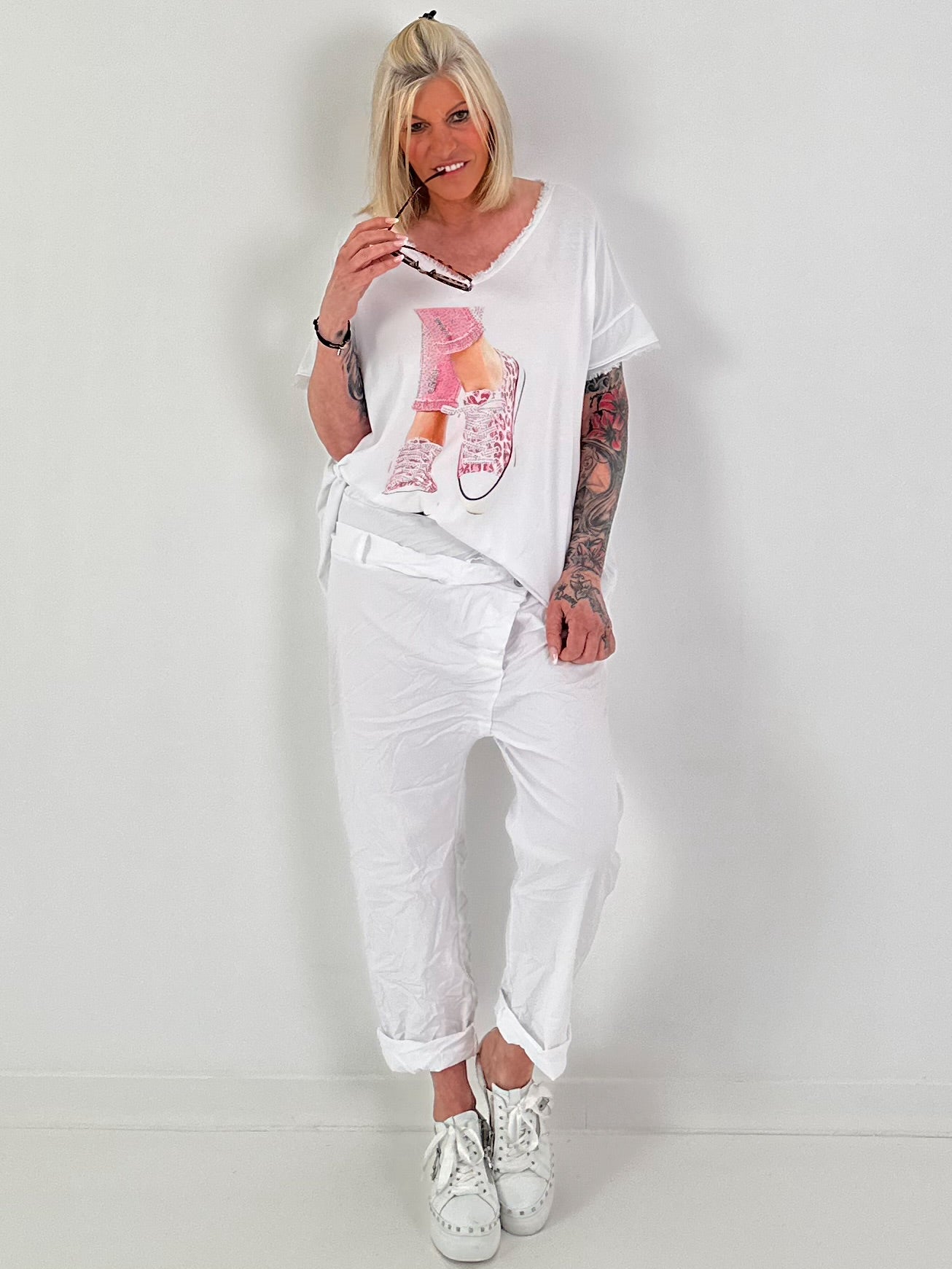 T-shirt with shoe print and glitter details - white-pink