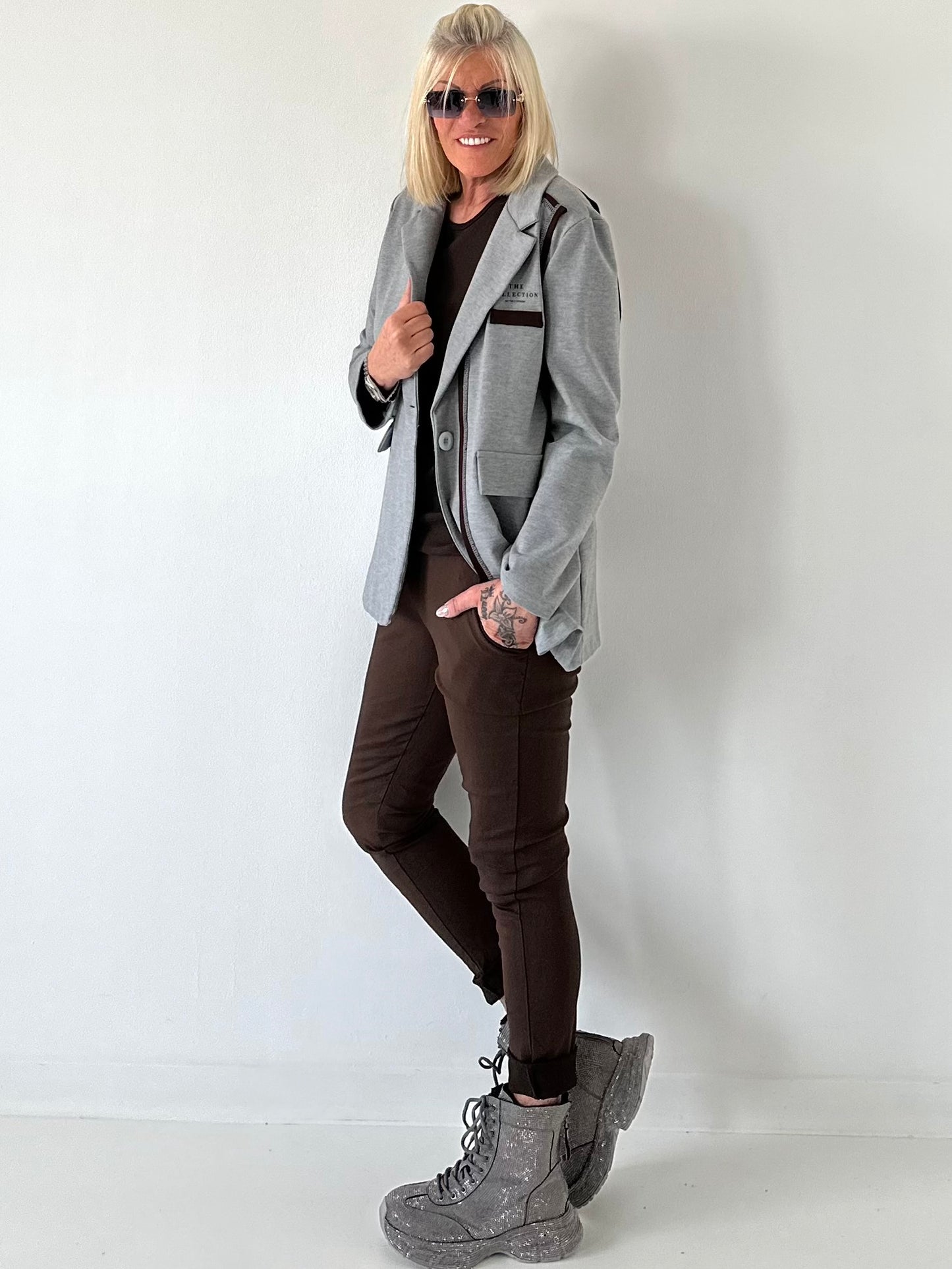 Blazer mit Statement Patch - grau