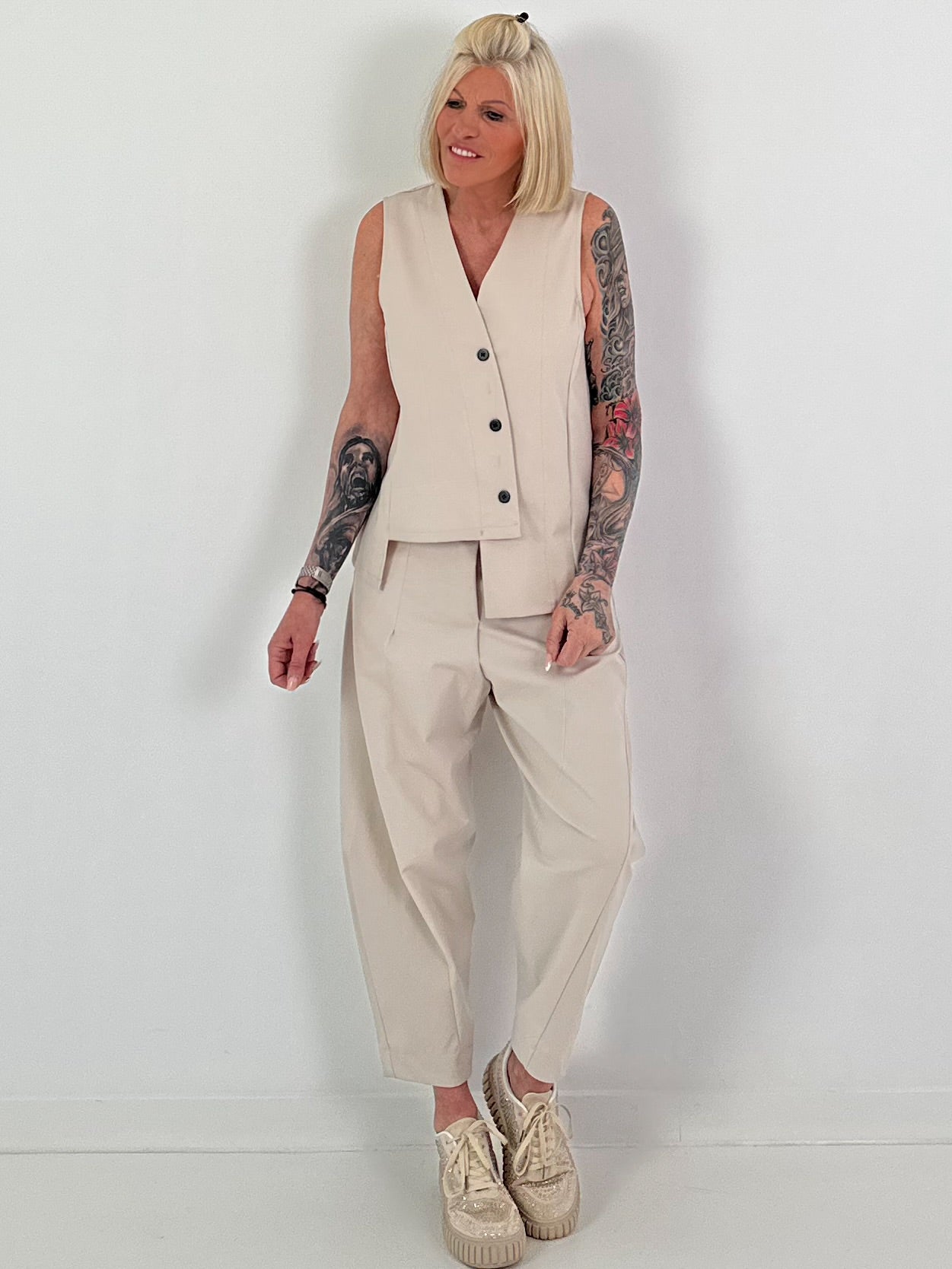 Weste asymmetrisch - beige ( lieferbar ab 30.04.26)