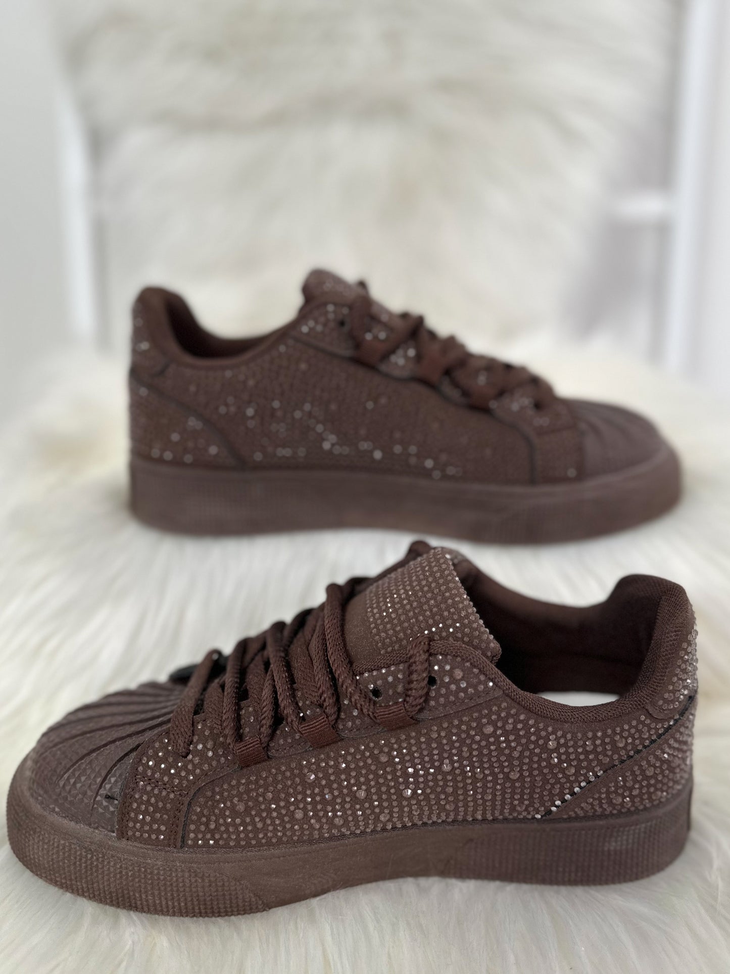 Sneakers with rhinestone trim - brown