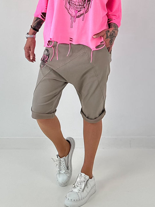 Kurze Baggy mit breiten Nähten - taupe