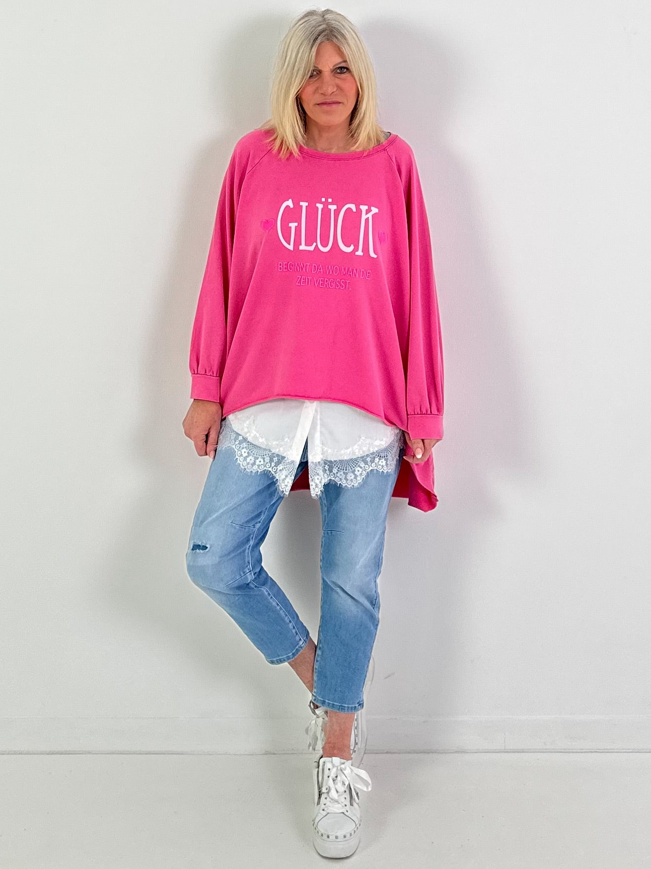 Oversized stonewashed Sweatshirt Modell "Glück..." - pink