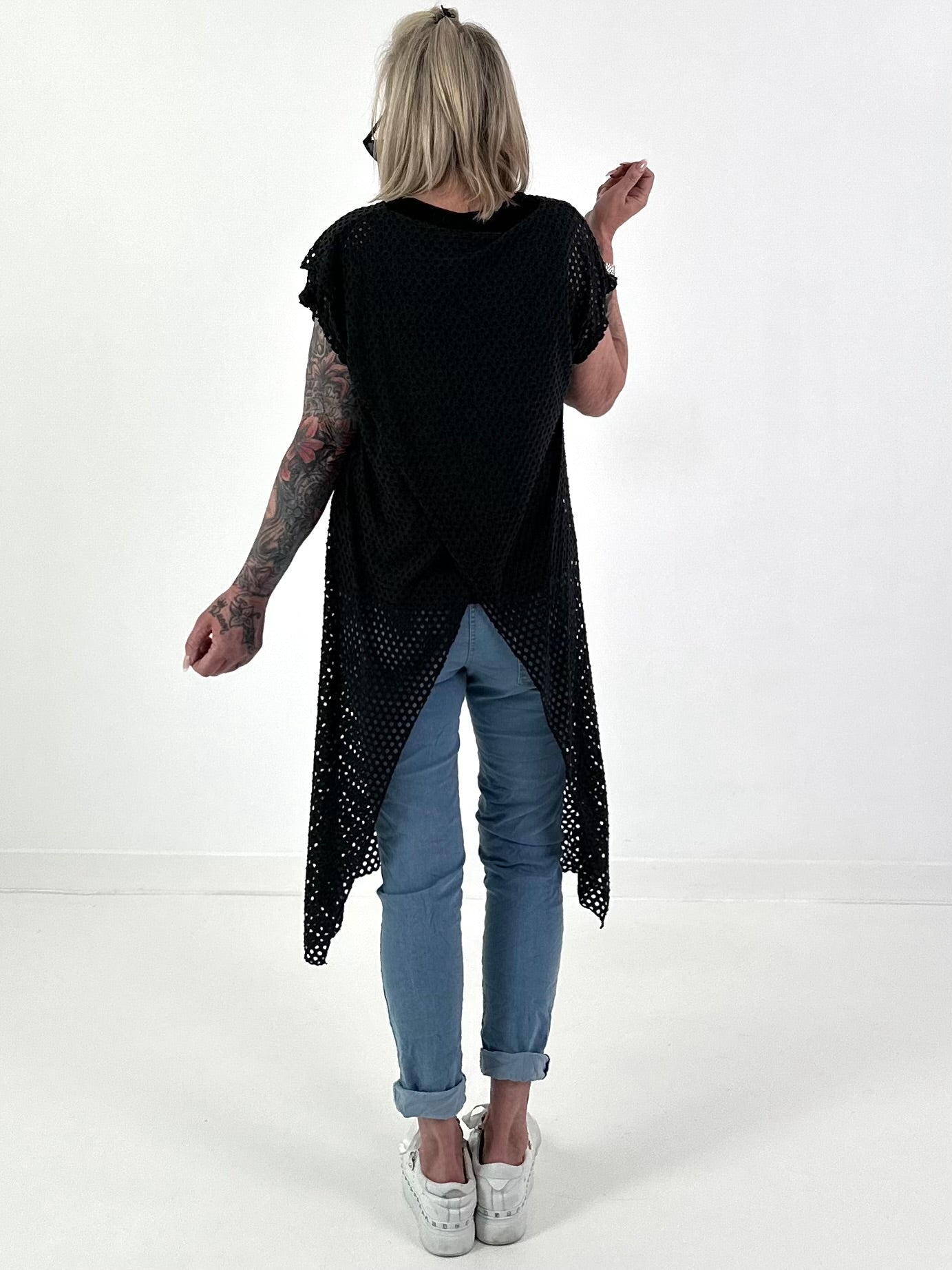 Mesh shirt with overlapping hole pattern - black
