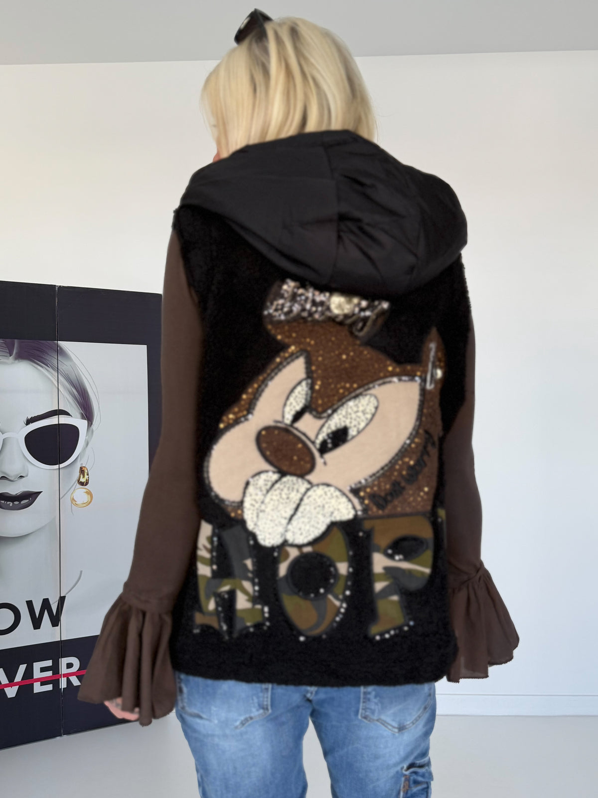 Weste in Teddy-Fur-Optik mit Kapuze - schwarz-mehrfarbig