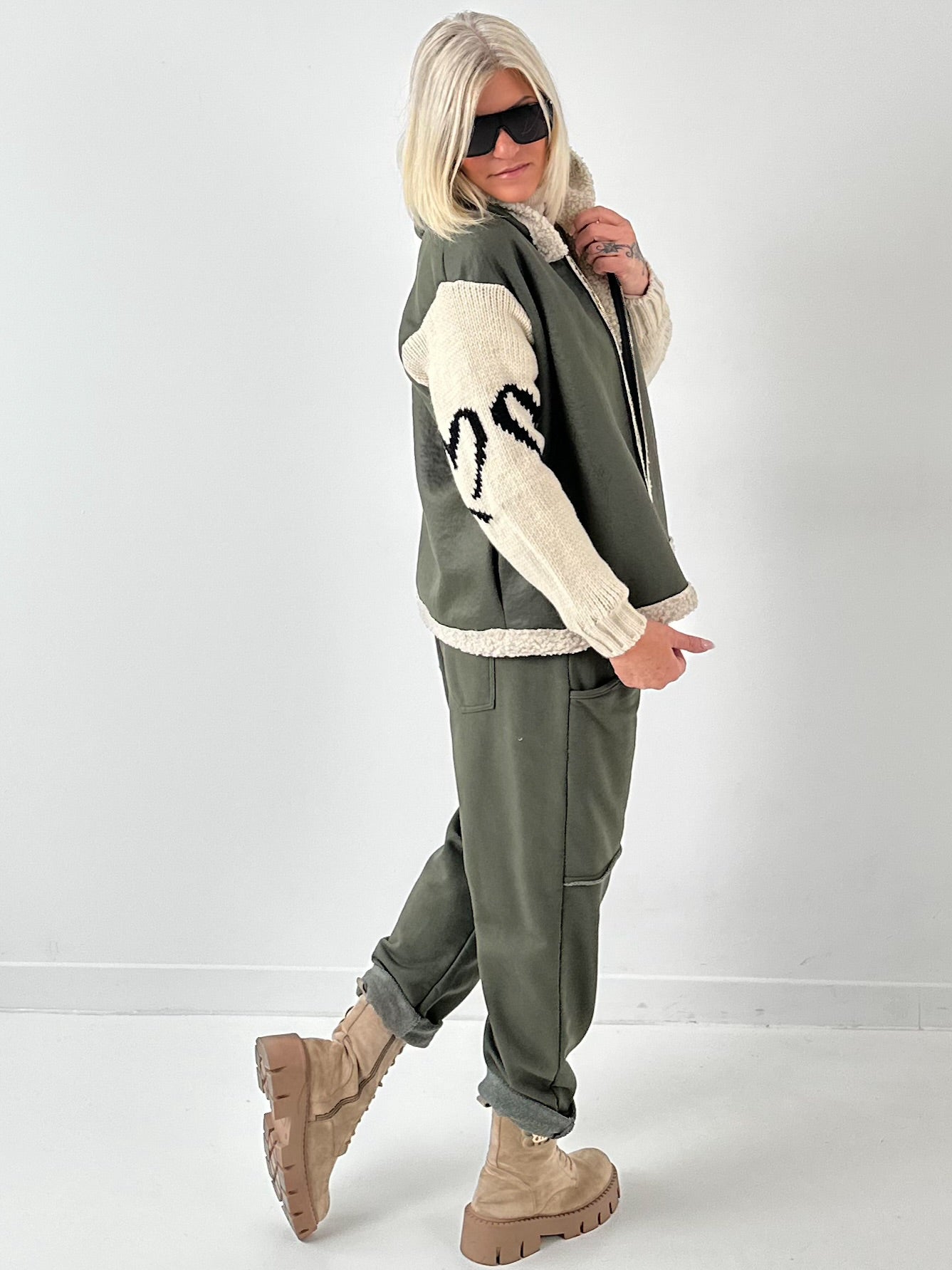 Imitatie lamsnappajas met gebreide mouwen model "Jana" - olijfgroen