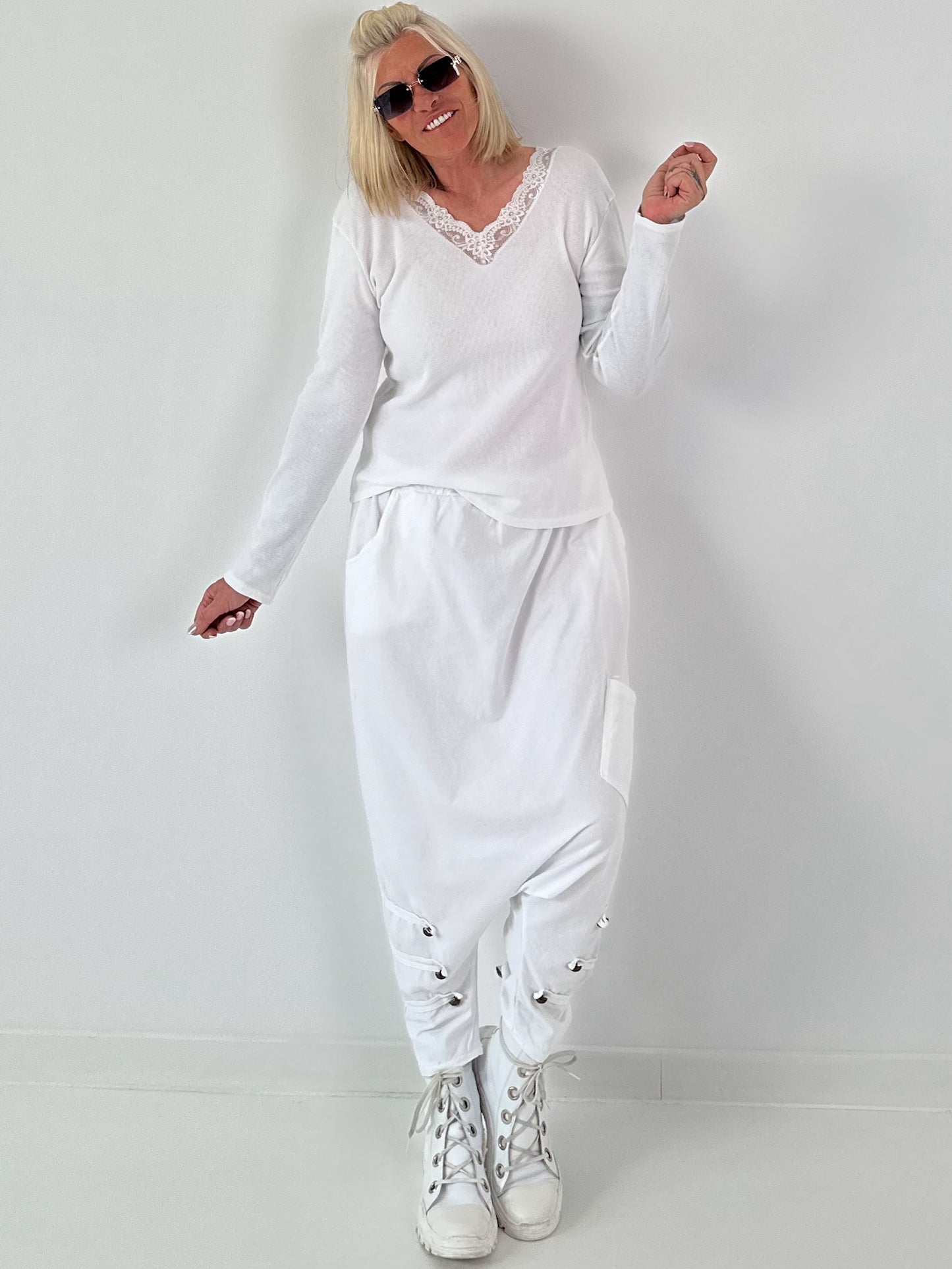Ribbed V-neck Shirt with Lace Details - White