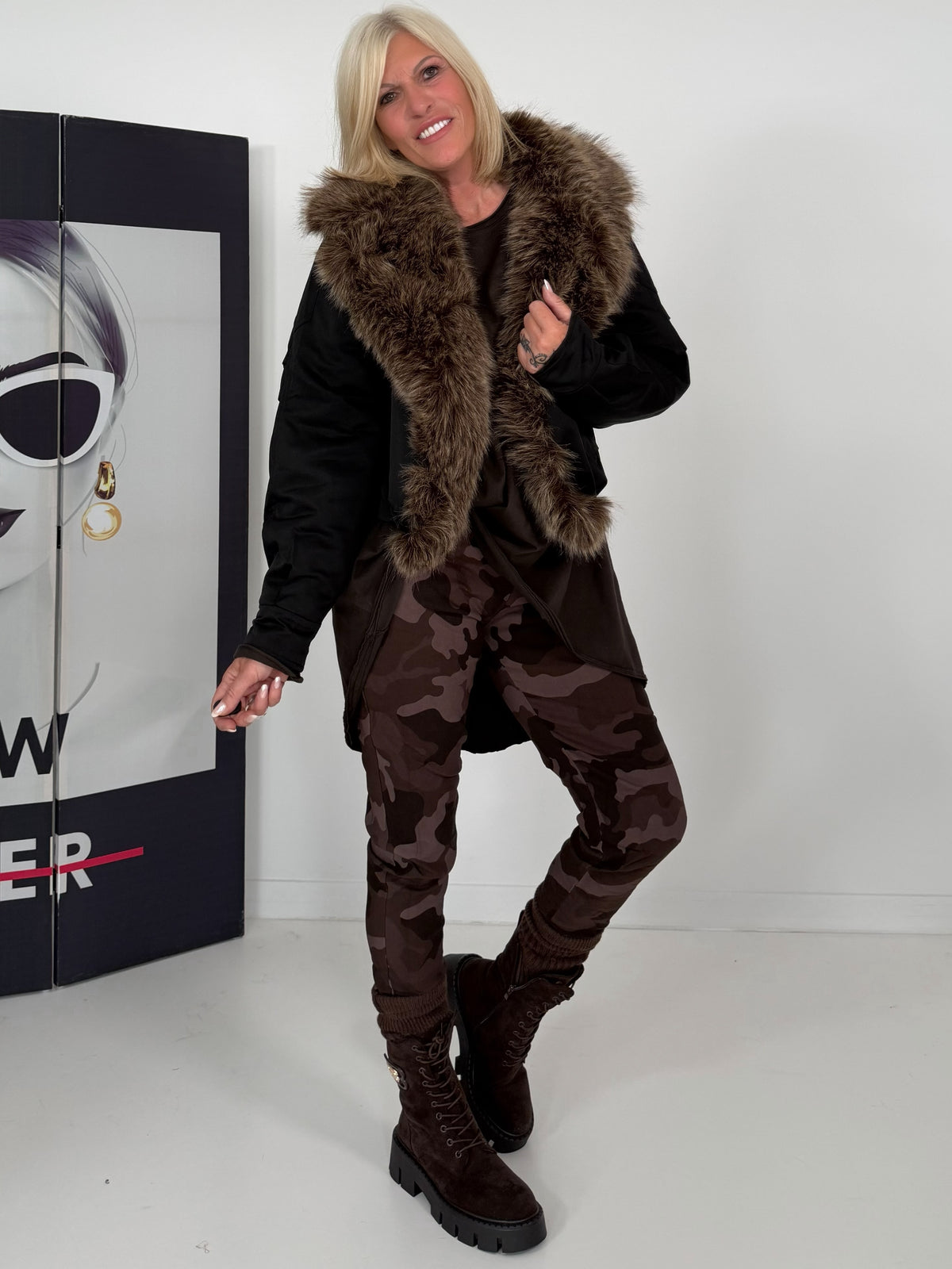 Hose mit elastischem Bund im Camouflage-Look - mokka-mehrfarbig