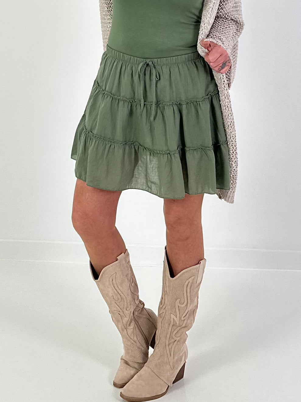 Skort with ruffles - khaki