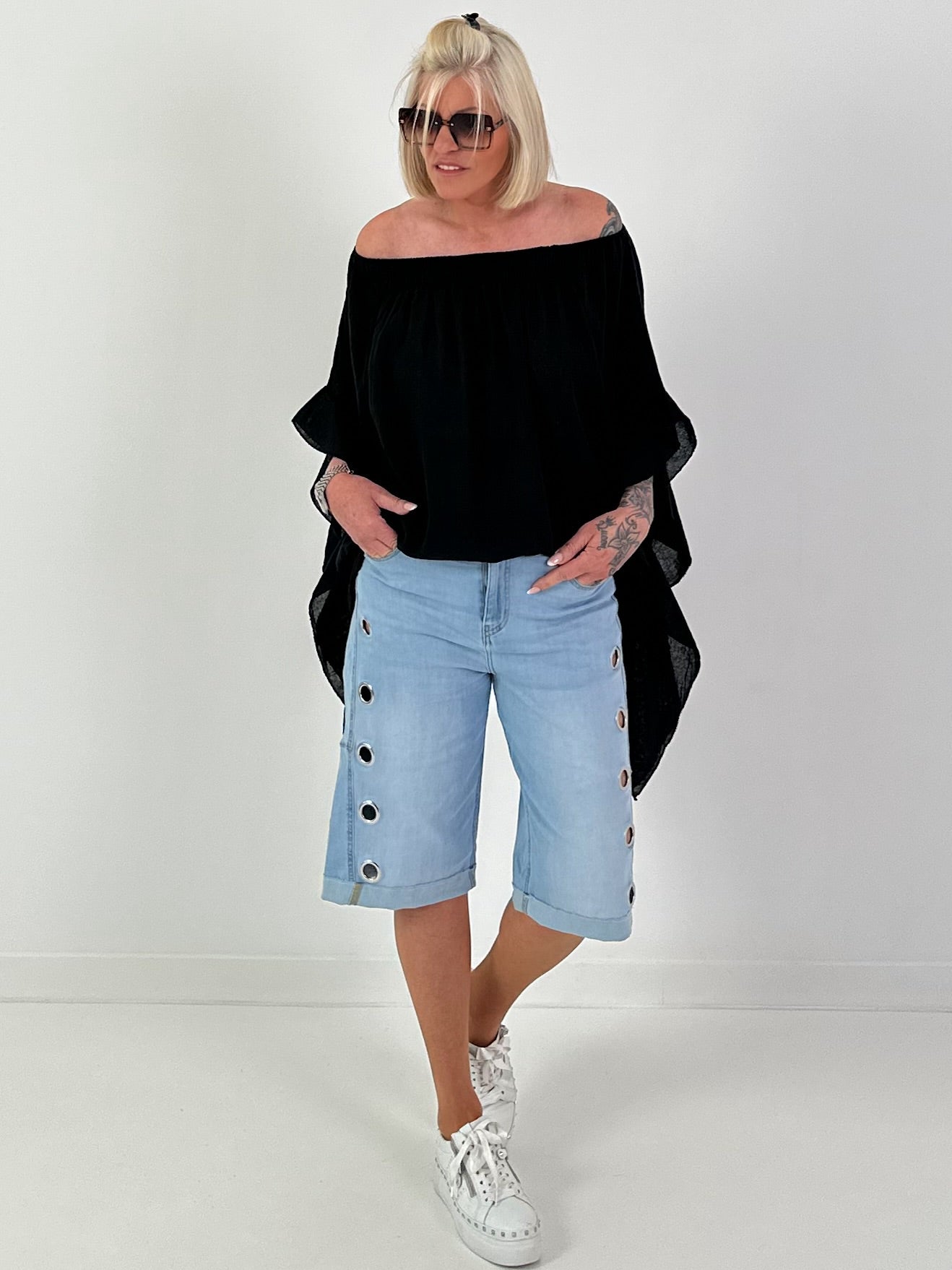 Tunic with side ruffles - black