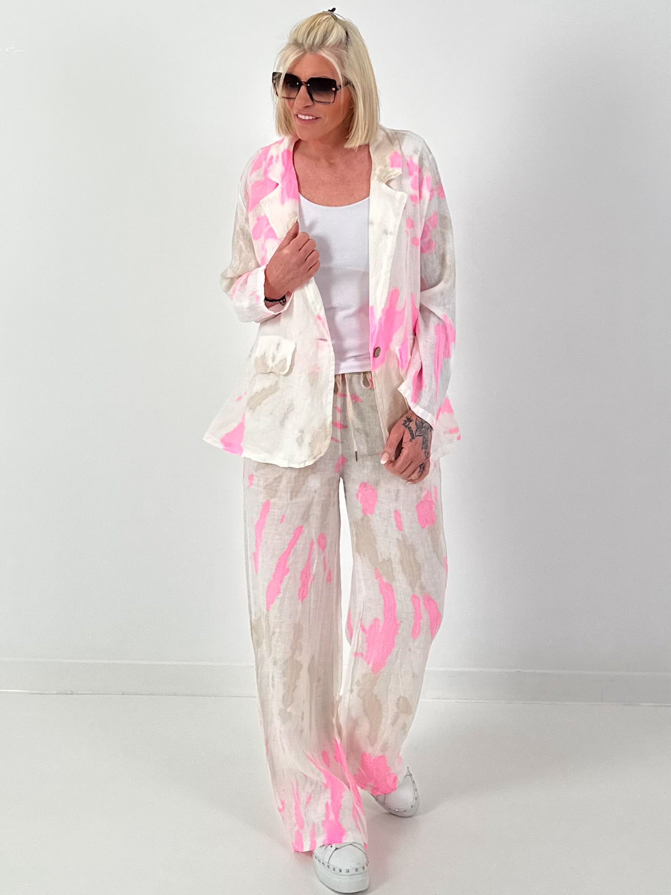 Leichter Leinen Blazer mit Batik Muster - weiss-neonpink-beige