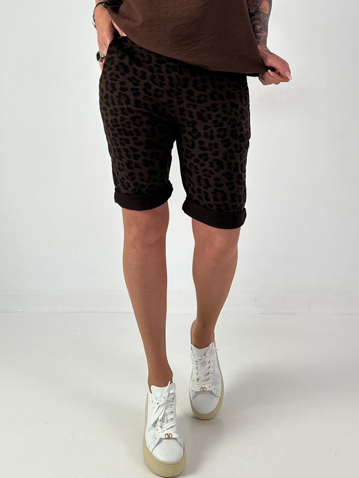 Kurze Hose im Leo Look- schoko