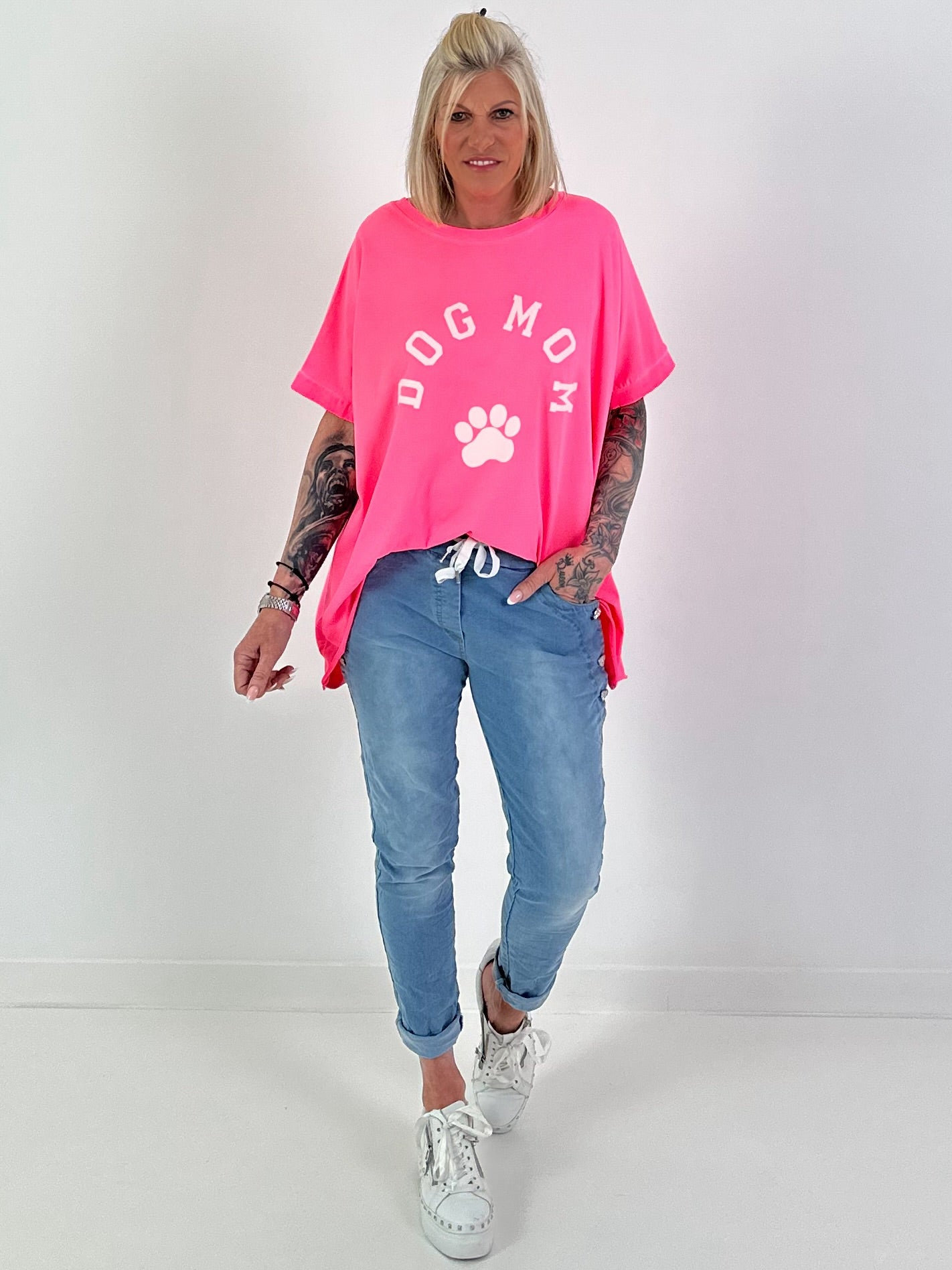 Oversized T-Shirt Dog Mom - neon pink