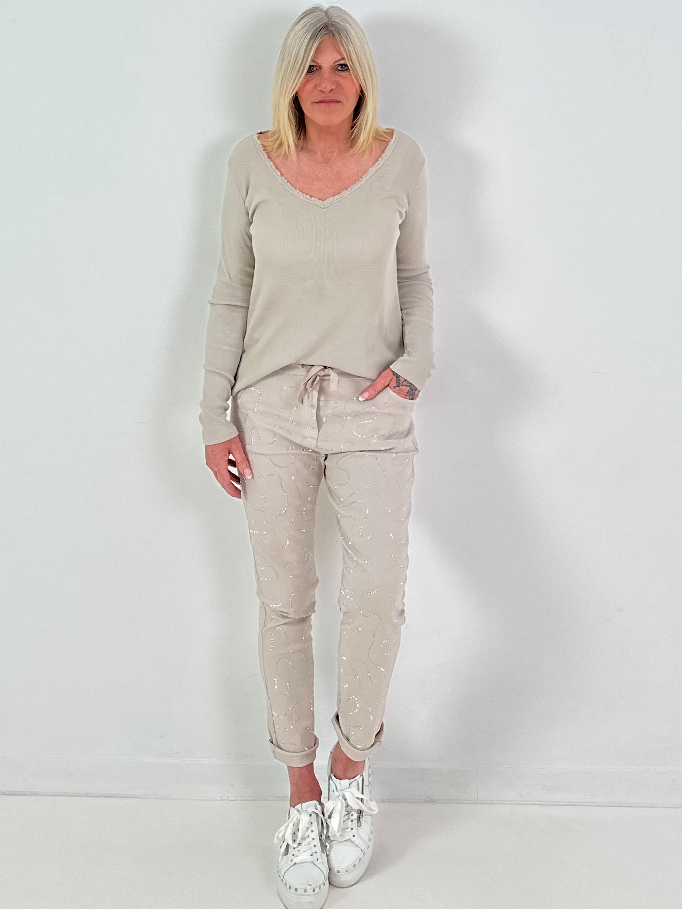 Ripp-Shirt Modell "Sweet Fringe Vibes" - beige